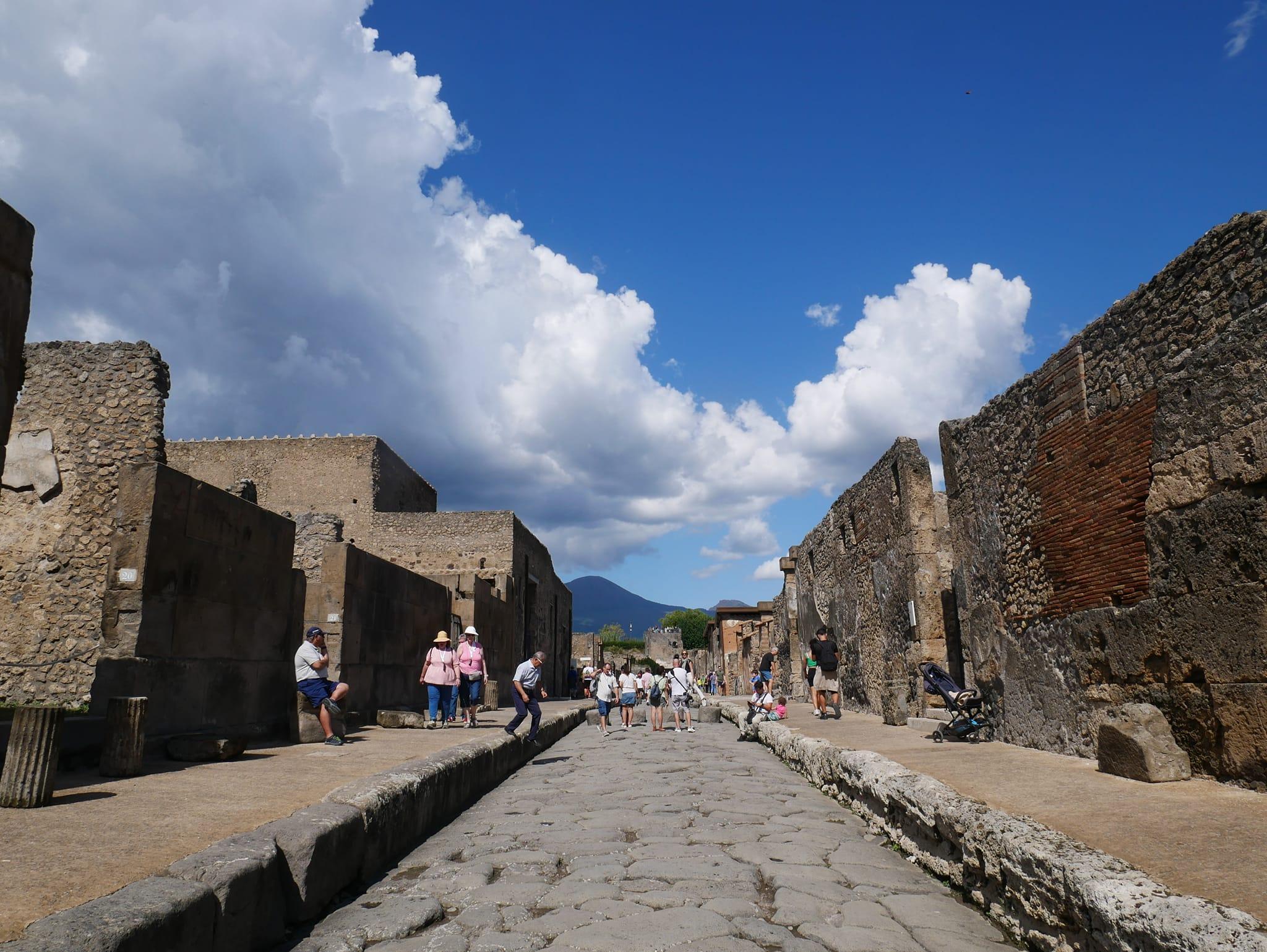 Naples: Pompeii, Mount Vesuvius & Wine Tasting Deluxe Tour