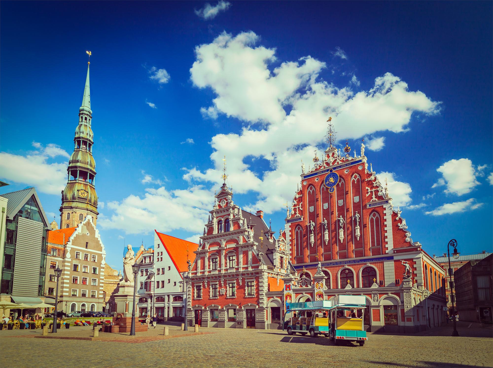 Tallinn to Riga Sightseeing Transfer