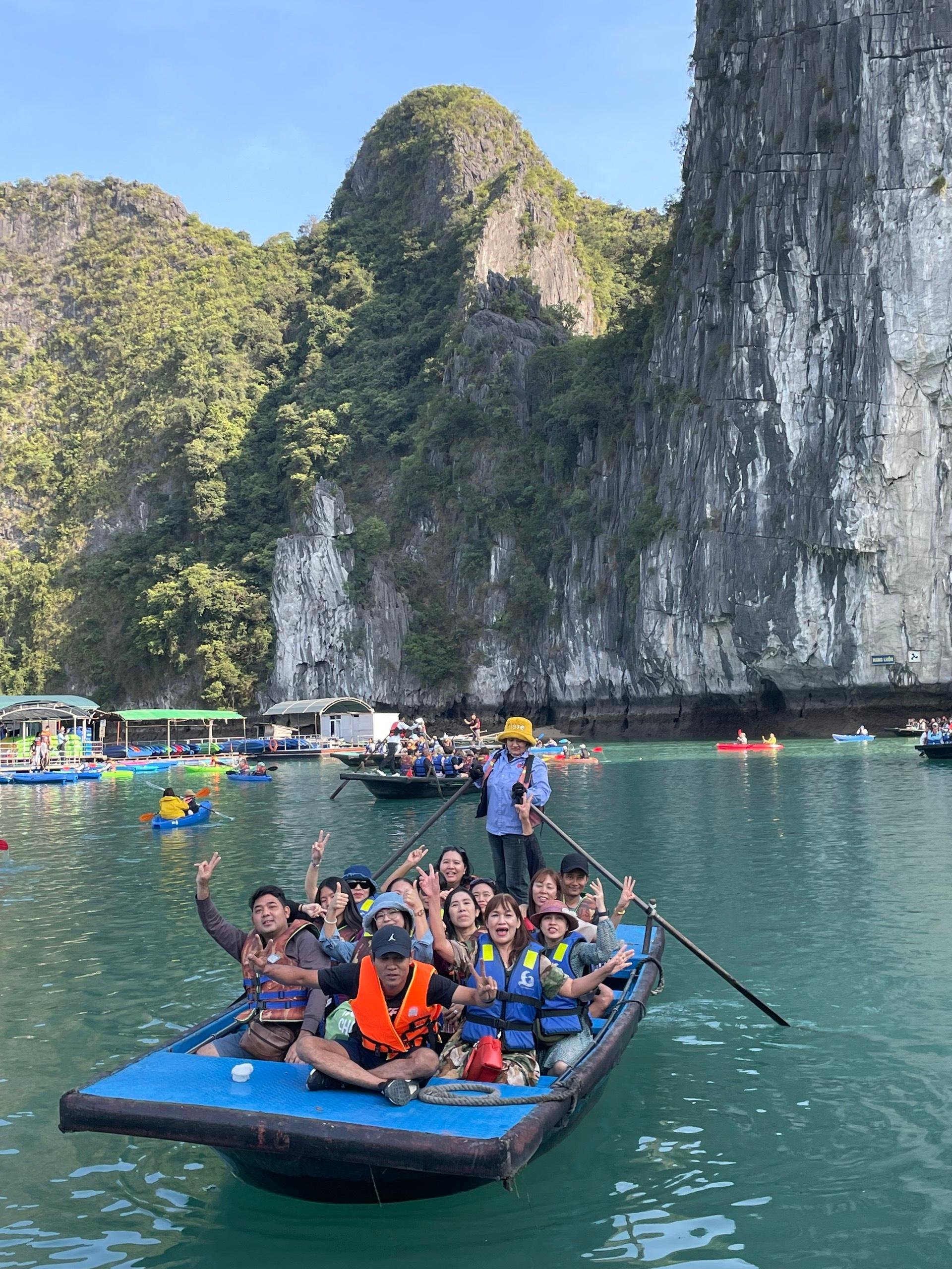 Ha Long Bay 2-Day Overnight Boat Cruise from Hanoi