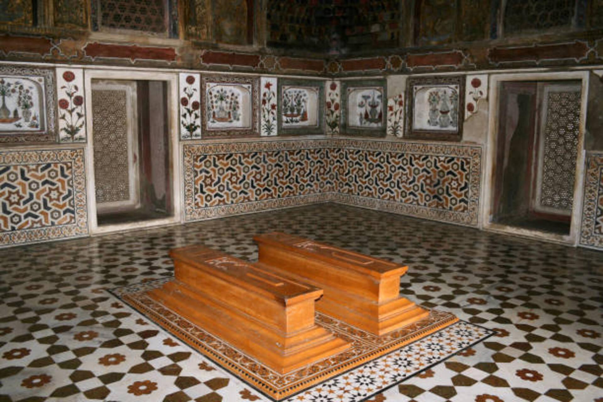 Agra Heritage Express: Agra Fort, Baby Taj & Mehtab Bagh