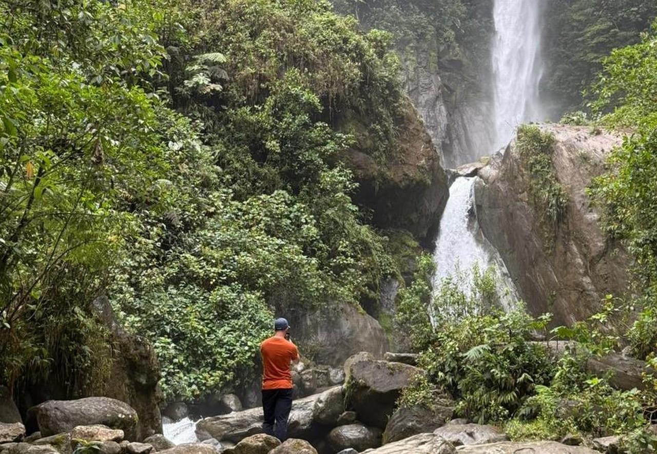 Baños 8-Waterfall Route: Guided Day Tour with Lunch