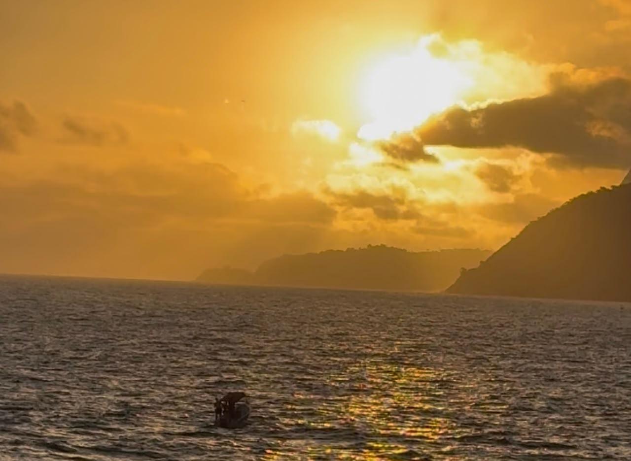 Copacabana Beach: Private Boat Cruise along Rio's Coastline