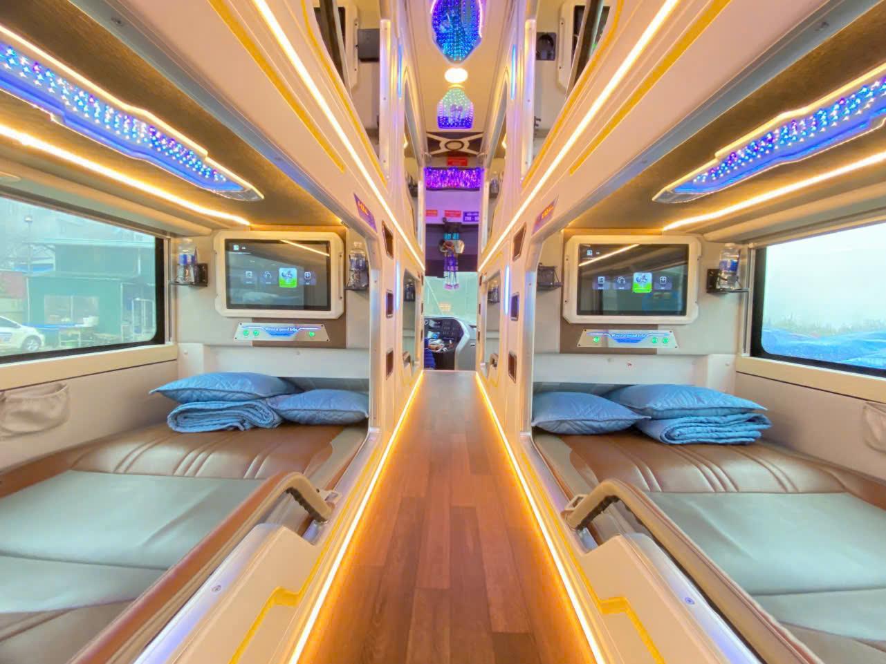VIP Sleeper Bus Transfer: Ninh Binh ↔ Sapa