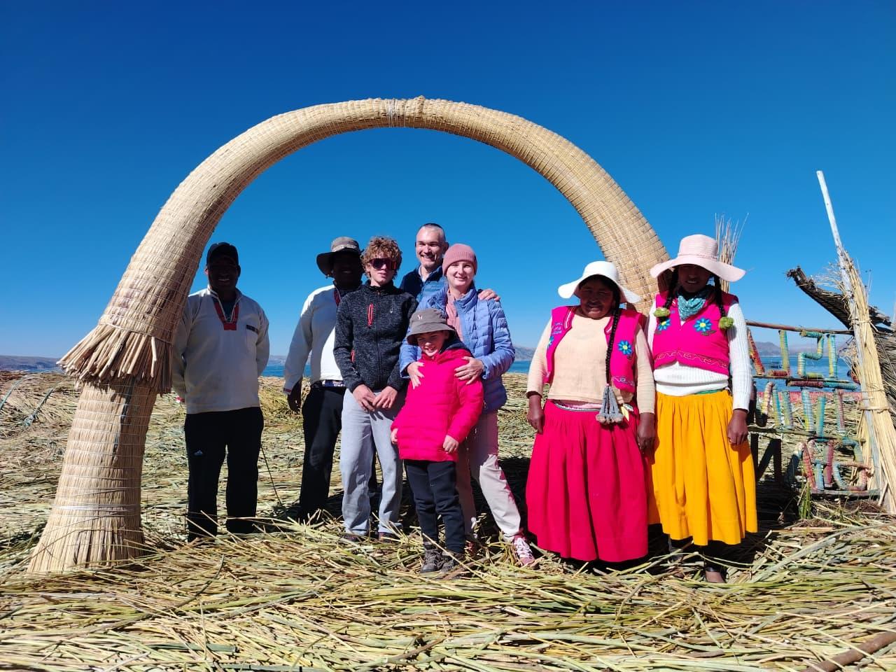 Aventura Privada de Lancha no Lago Titicaca: Ilhas Uros e Taquile