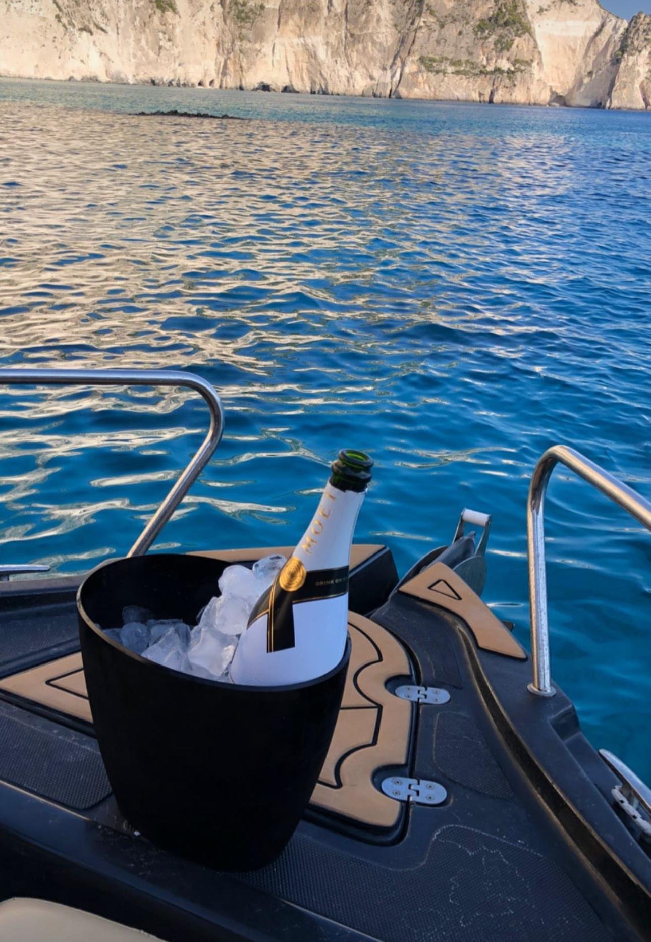 Zakynthos Private Boat Excursion: Shipwreck Beach & Blue Caves