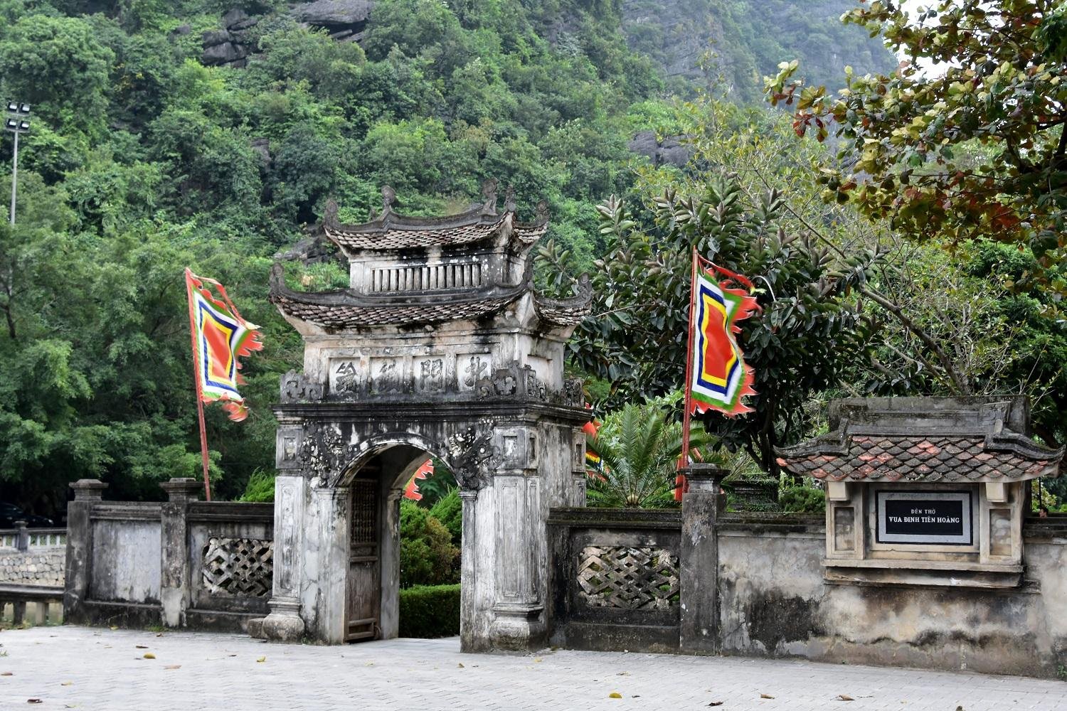 Ninh Binh Full-Day Small Group: Hoa Lu, Bich Dong, Trang An & Mua Cave