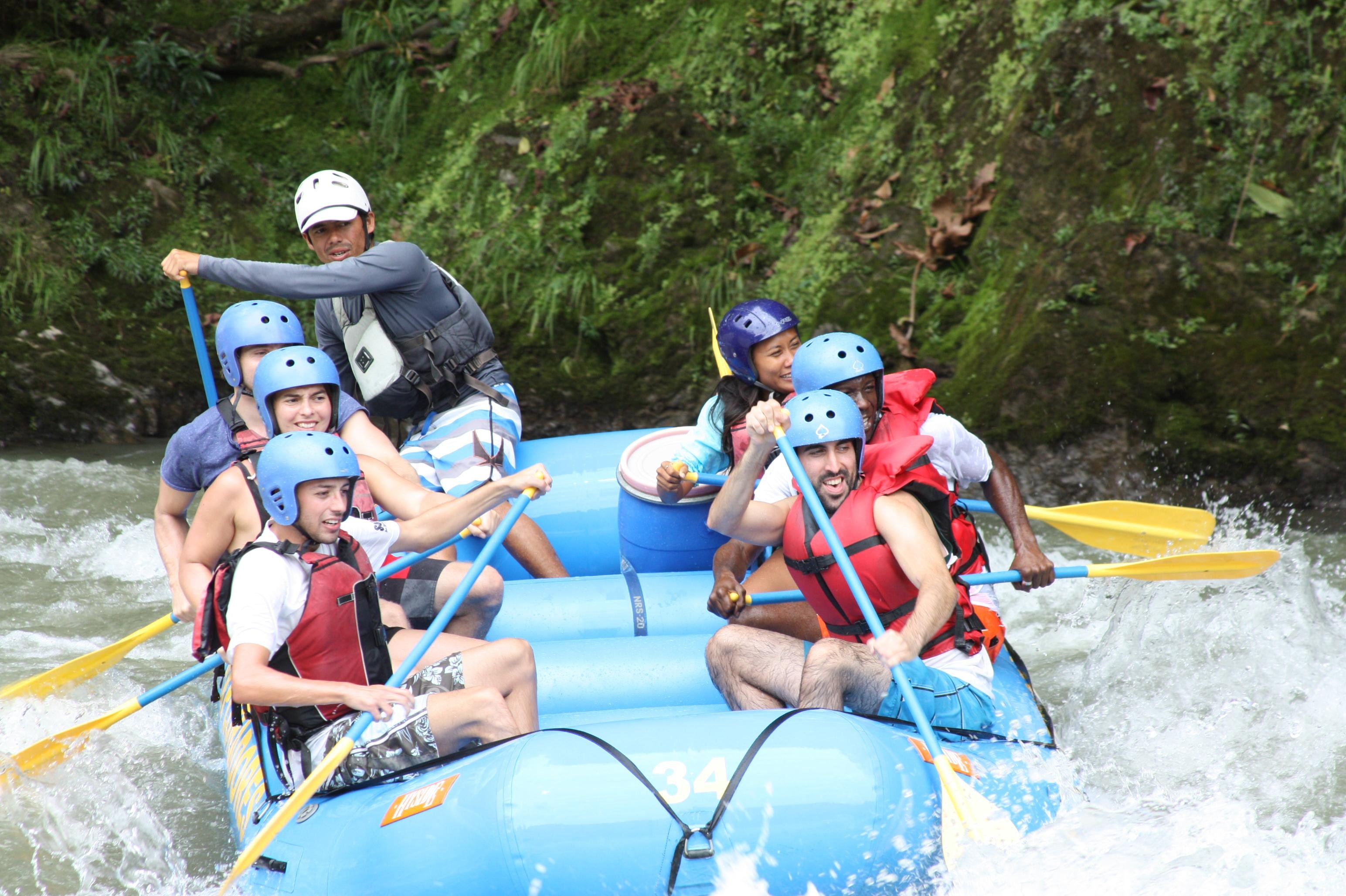 Pacuare River Whitewater Rafting: Class III–IV Rapids Day Trip from San José