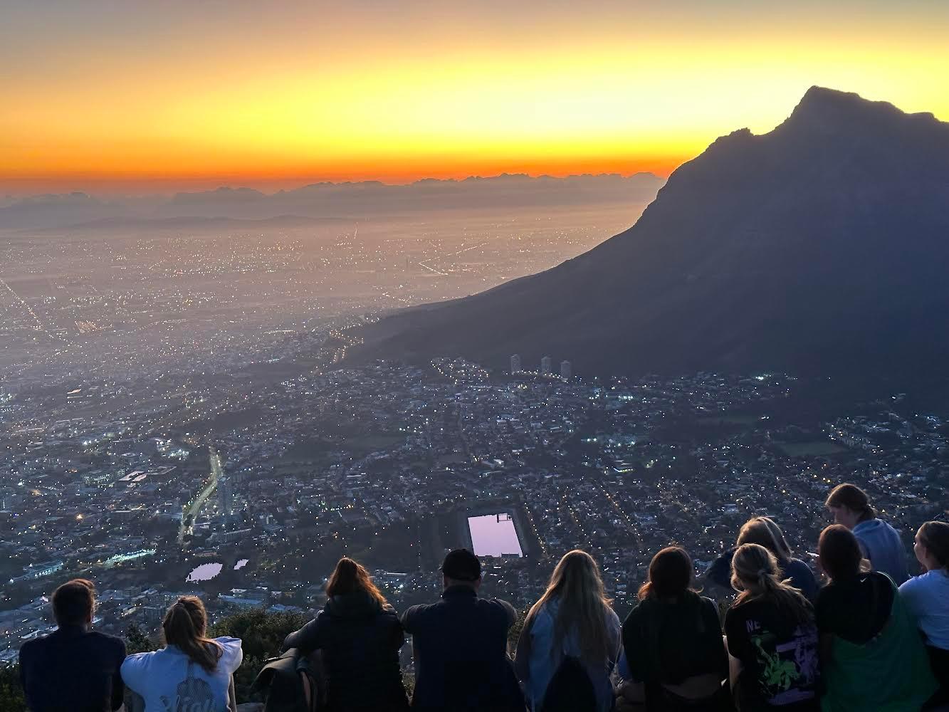 Cape Town: Lion's Head or Table Mountain Guided Hike