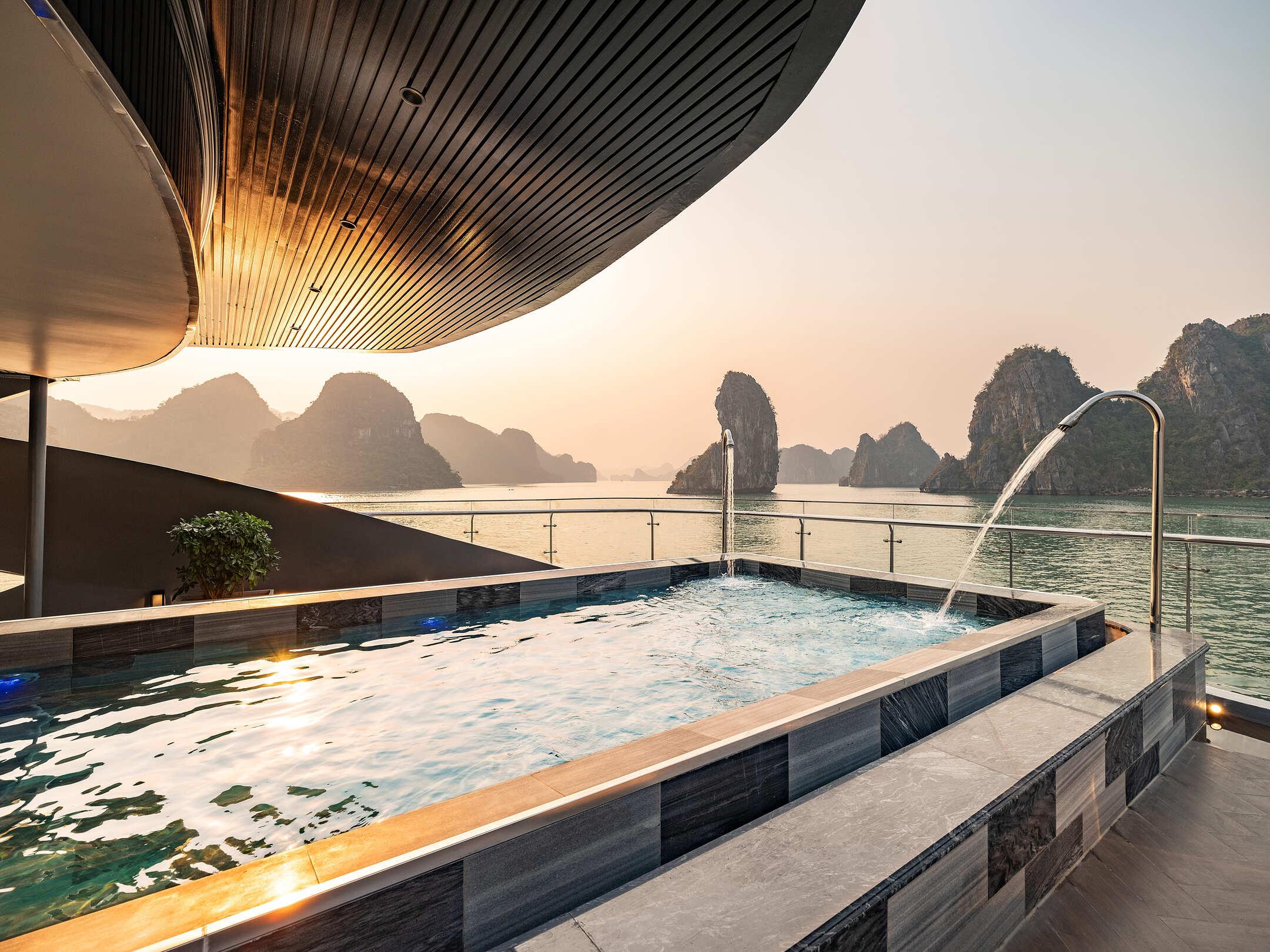 Halong & Lan Ha Bay Luxury Day Cruise with Kayaking, Cave & Cooking Class