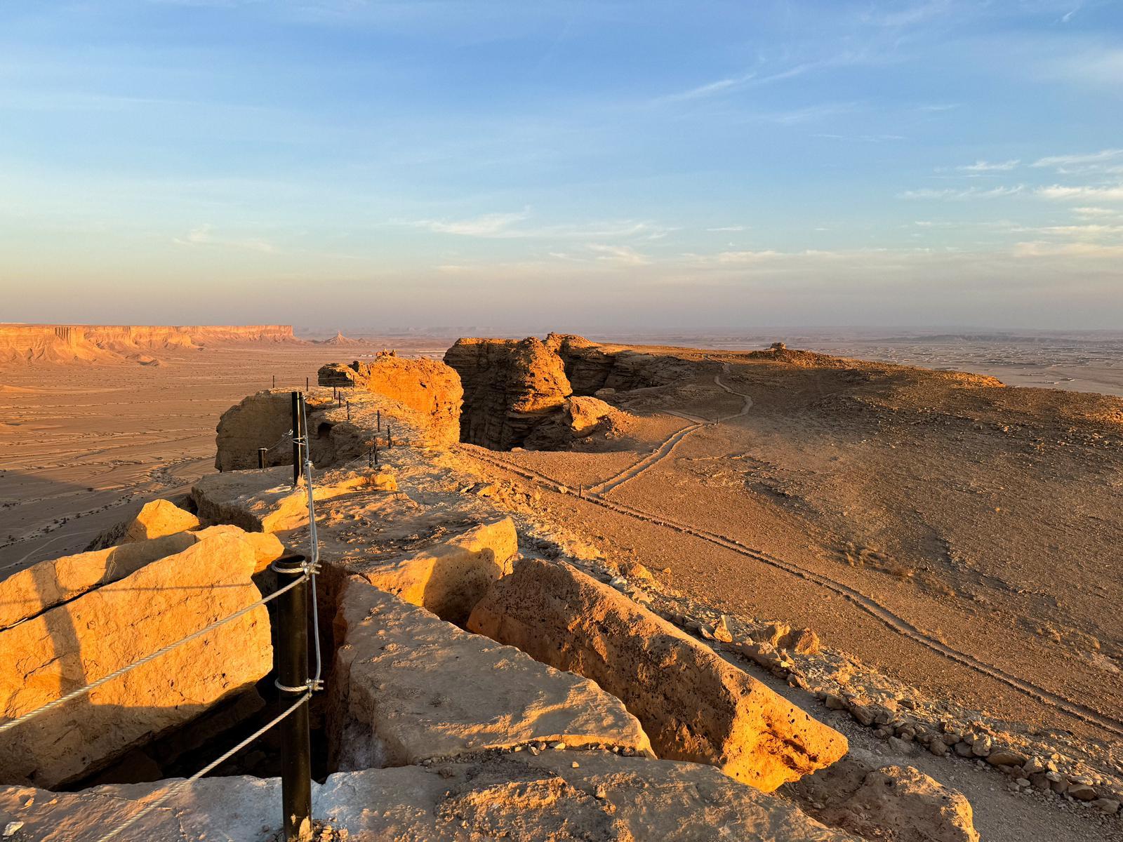 Edge of the World & Darb Al-Manjoor Desert Expedition