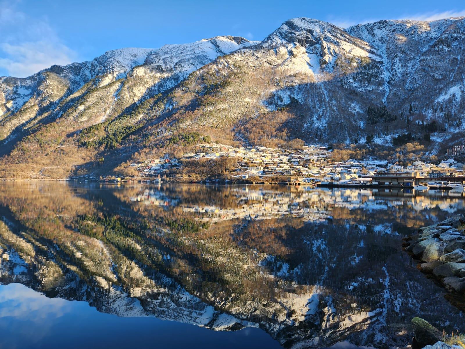 Private Hardangerfjord & Vøringsfossen Waterfall Adventure