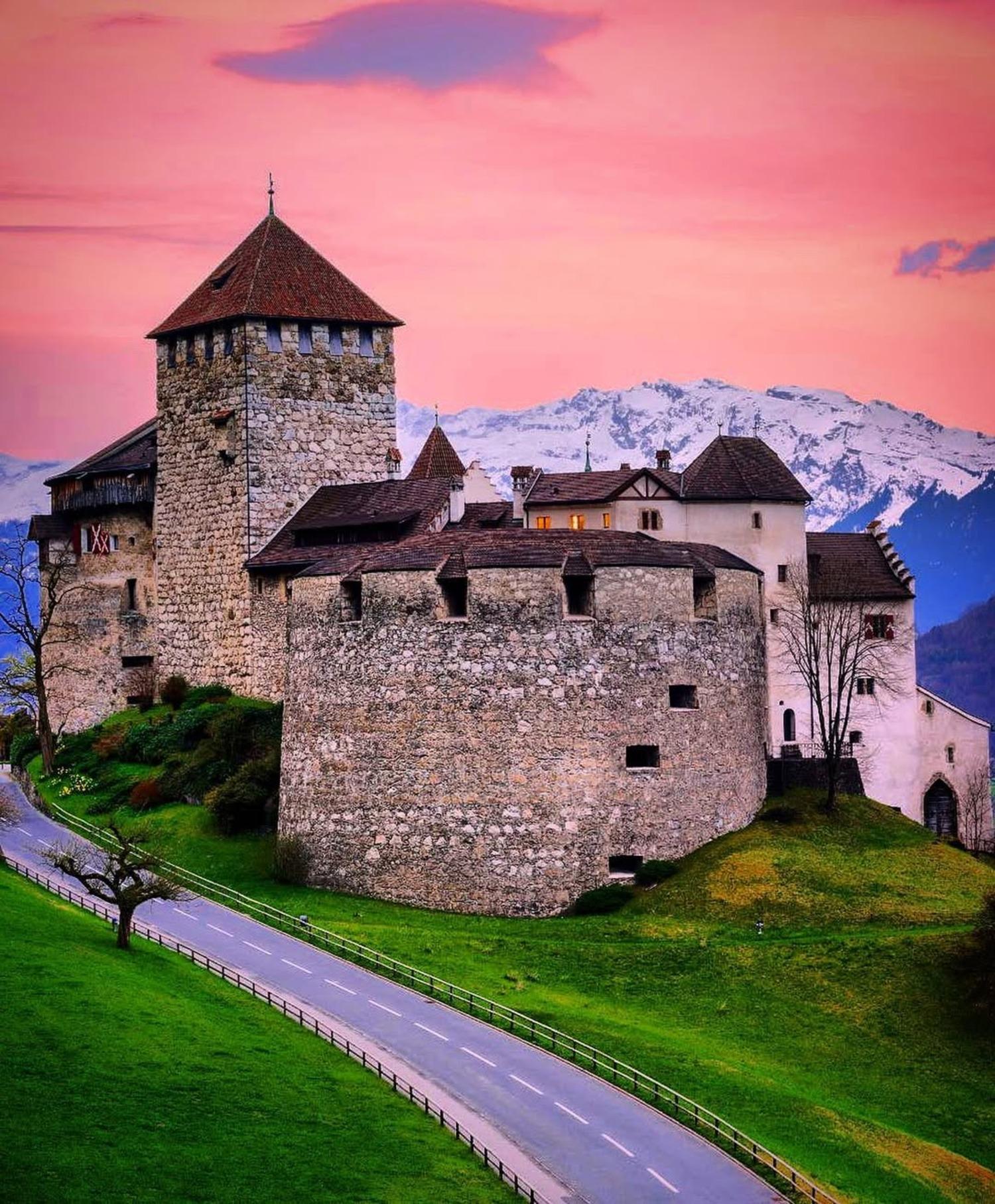 4 Countries in One Day from Zurich: Small Group Tour