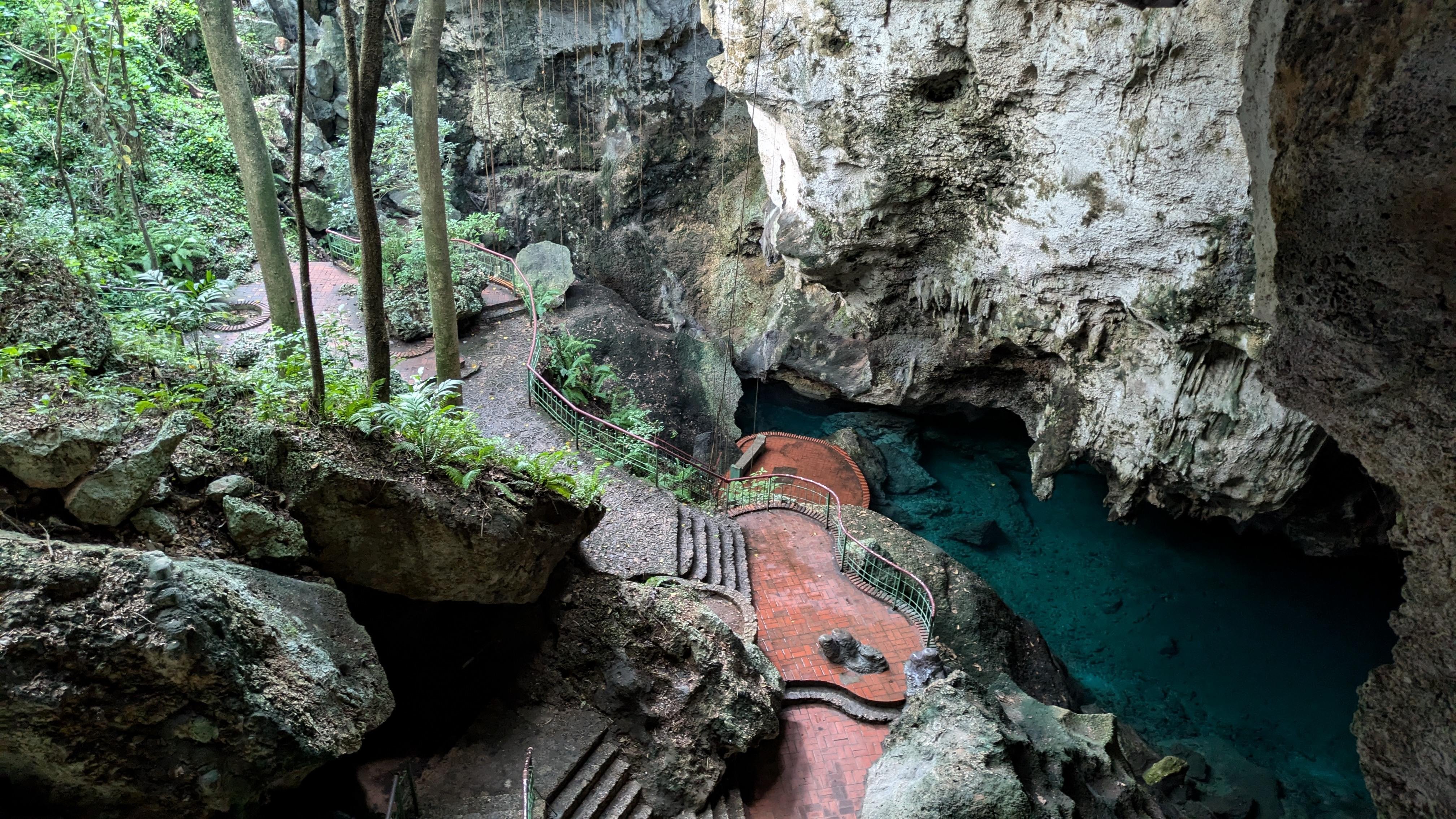 Santo Domingo Full-Day Highlights: Caves, Lighthouse, and Beaches