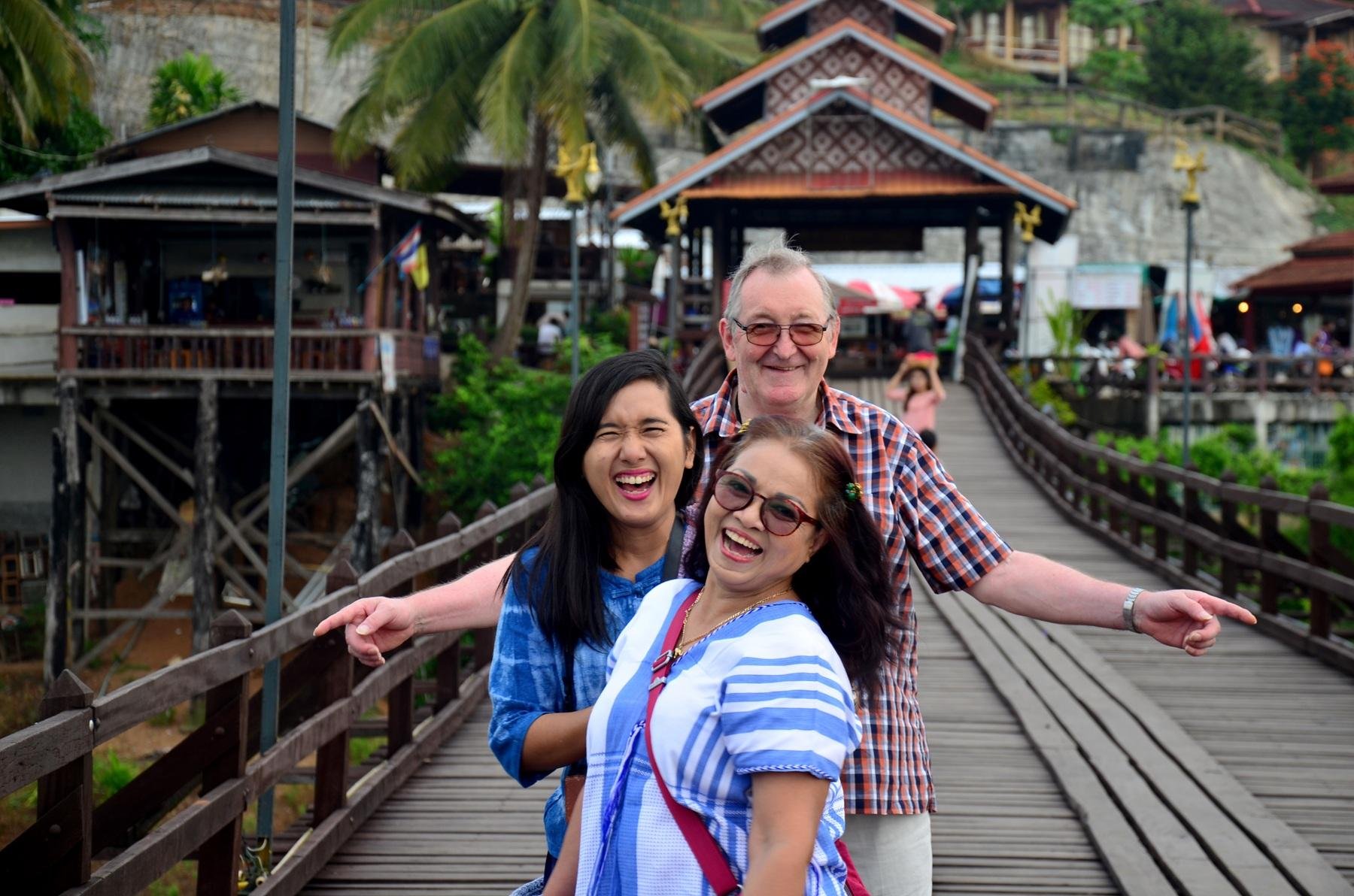 Tour privado: Mercado ferroviario Maeklong y mercado Damnoen Saduak