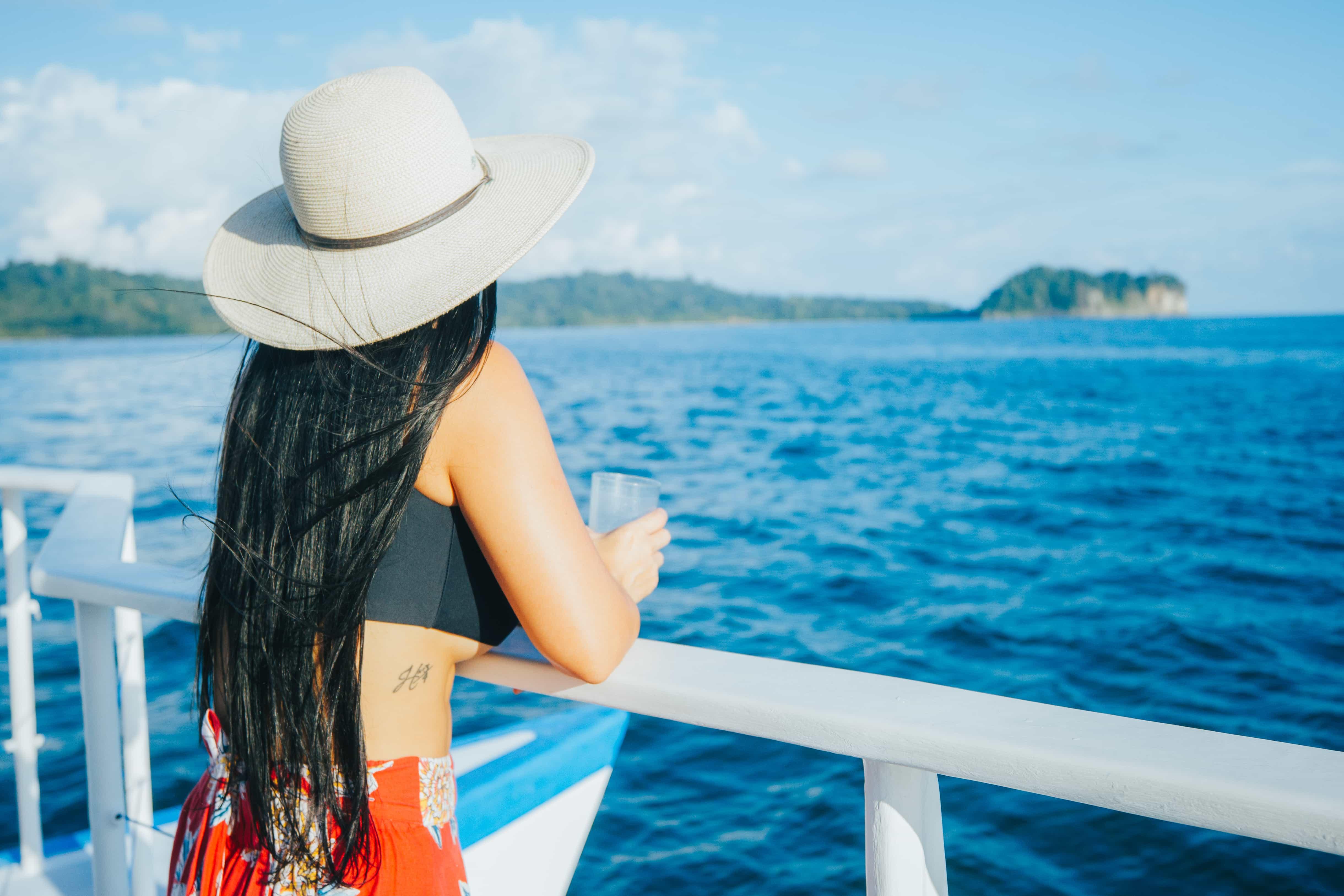 Manuel Antonio Catamaran Cruise with Meal & Sunset