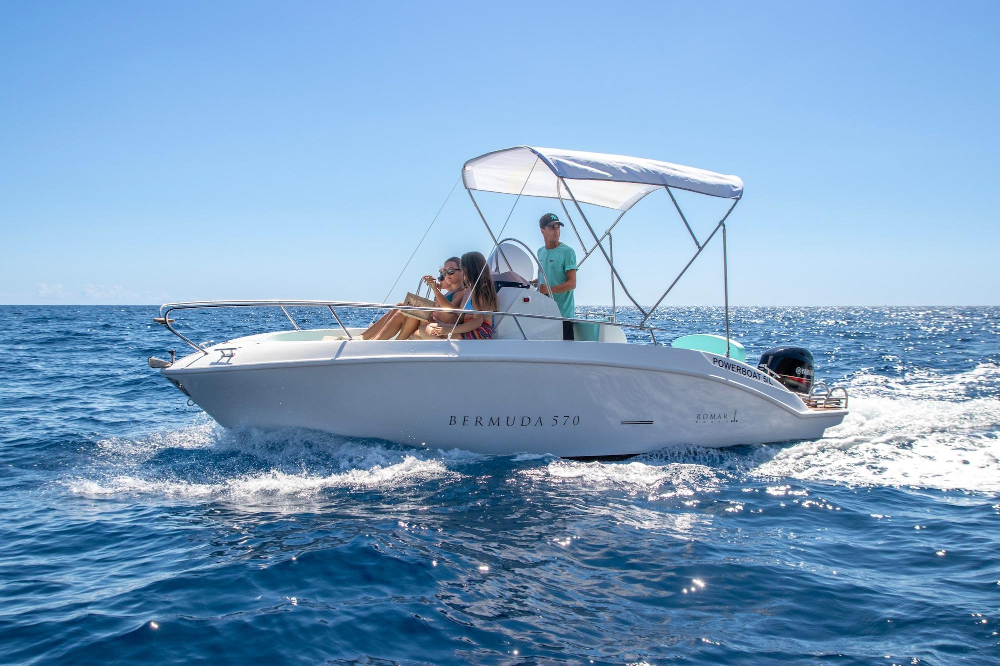 Private Ischia Coastal Boat Tour with Skipper