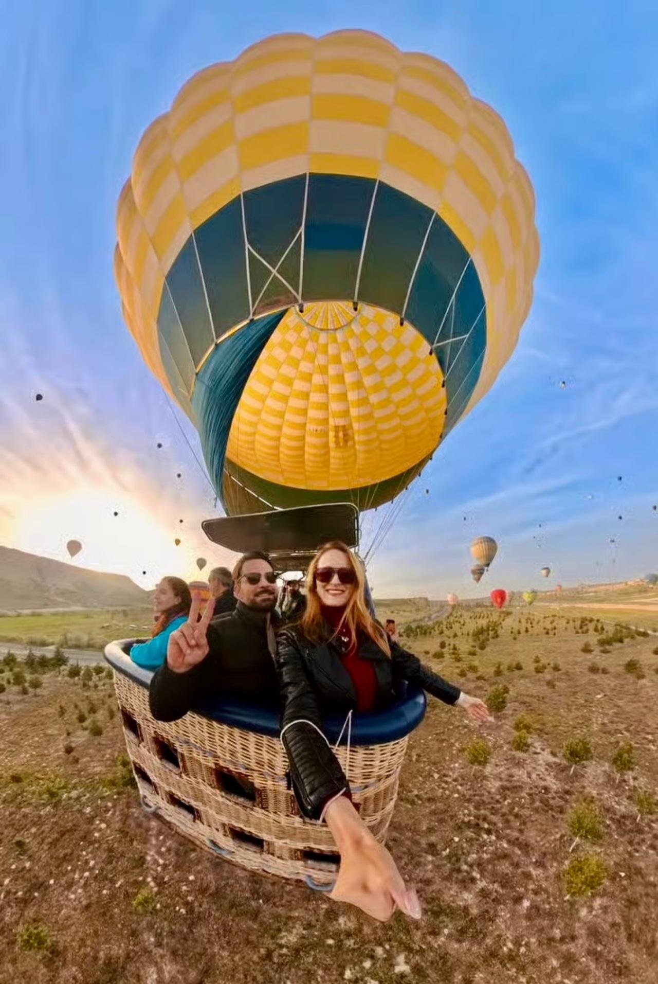 Göremland Sunrise Hot Air Balloon Flight with Hotel Transfers