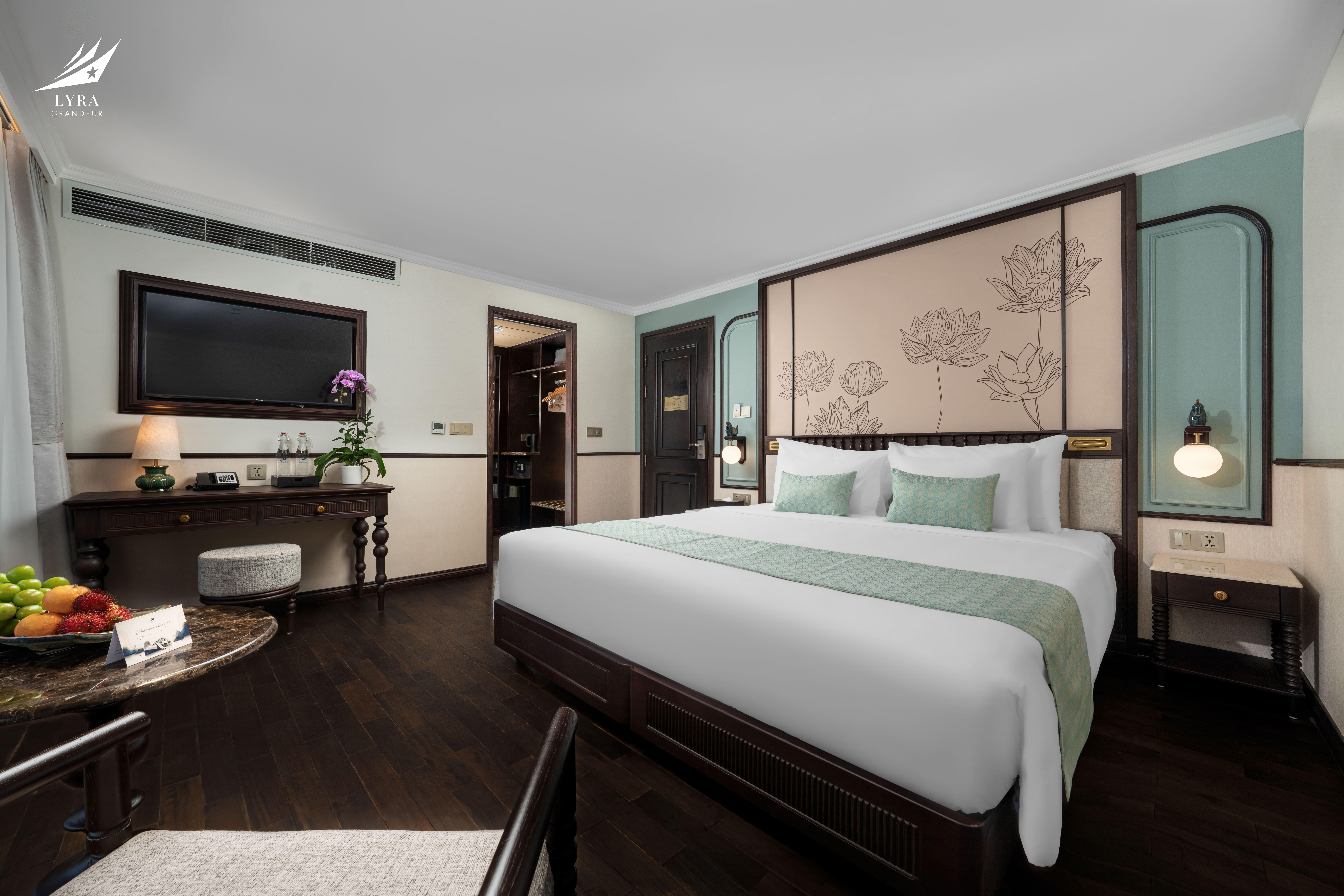 2-Day Lan Ha & Ha Long Bay Luxury Cruise with Free Hanoi Transfer