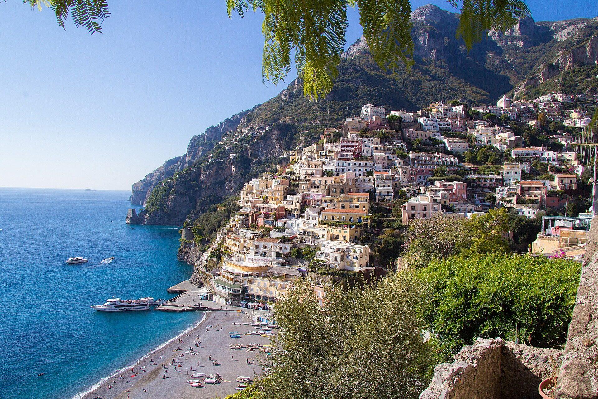 Amalfi Coast, Sorrento & Pompeii Day Tour from Naples