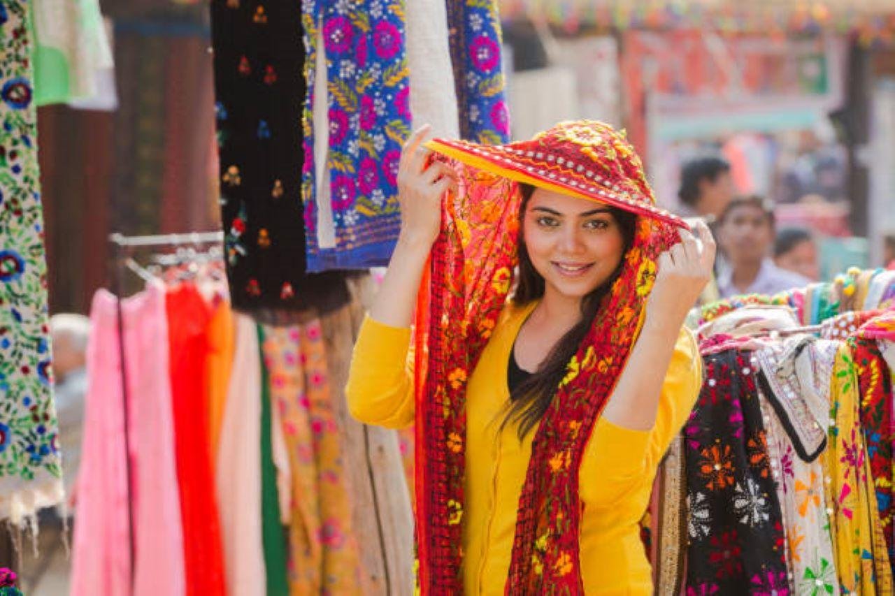 Delhi Personal Shopping Tour with Local Female Expert