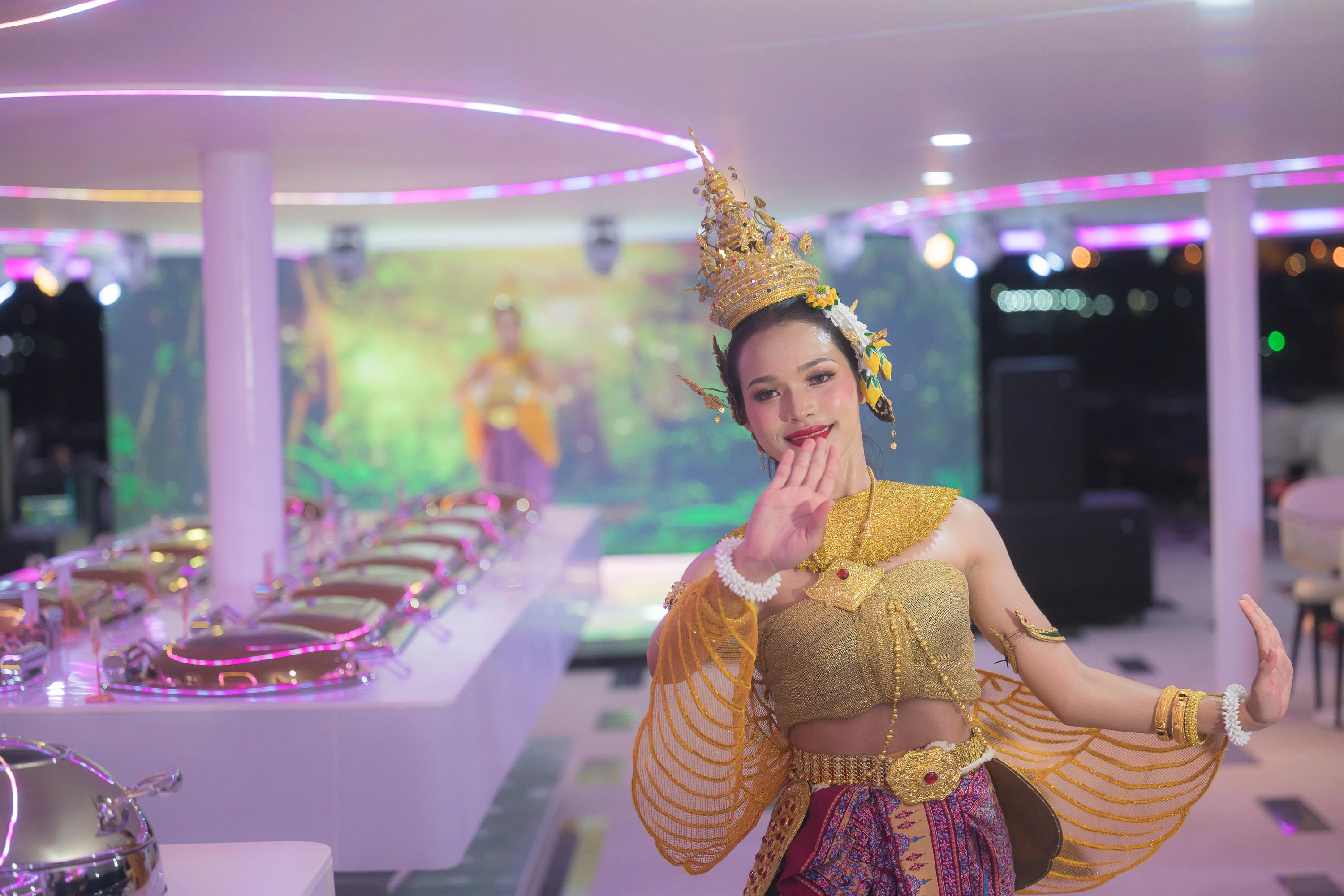 Bangkok Chao Phraya Dinner Cruise with Cultural Show