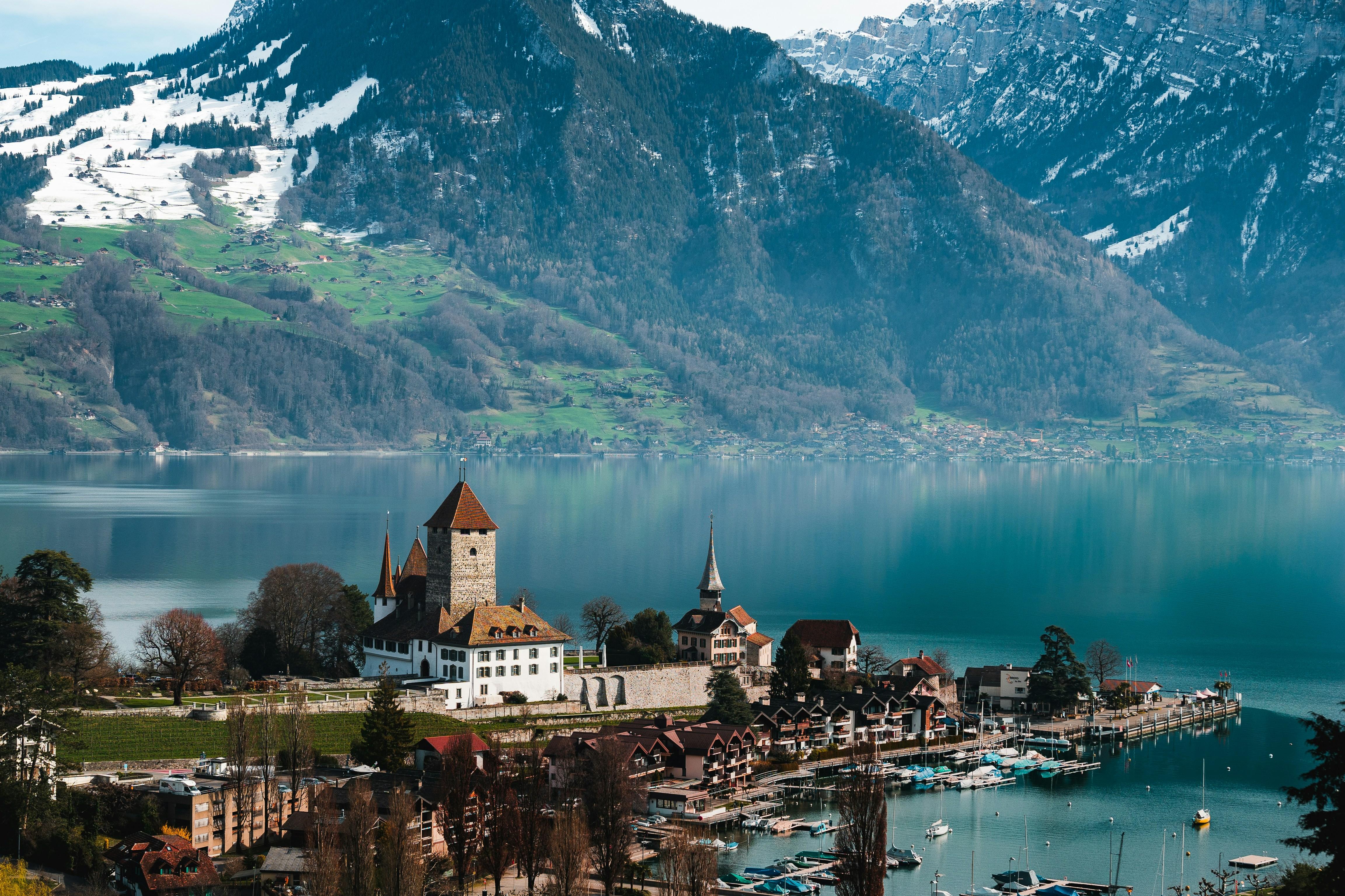 Interlaken: Lake Thun Three Castles Private Tour
