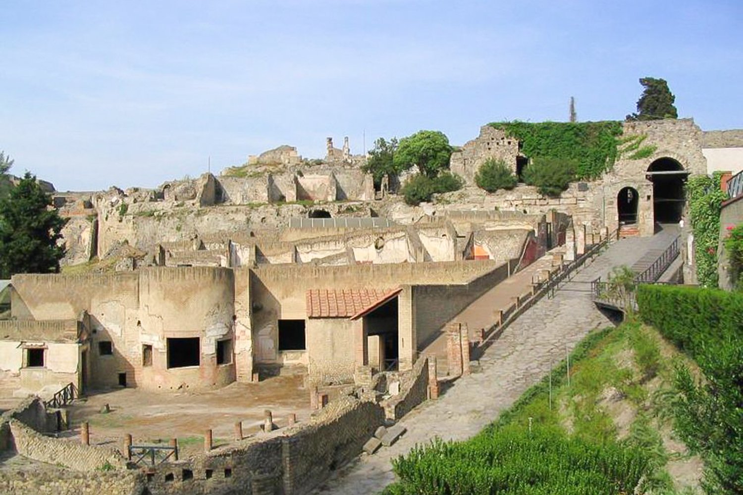 Pompeii and Vesuvius full-day tour from the Amalfi Coast - a frescoed house in the Pompeii excavations