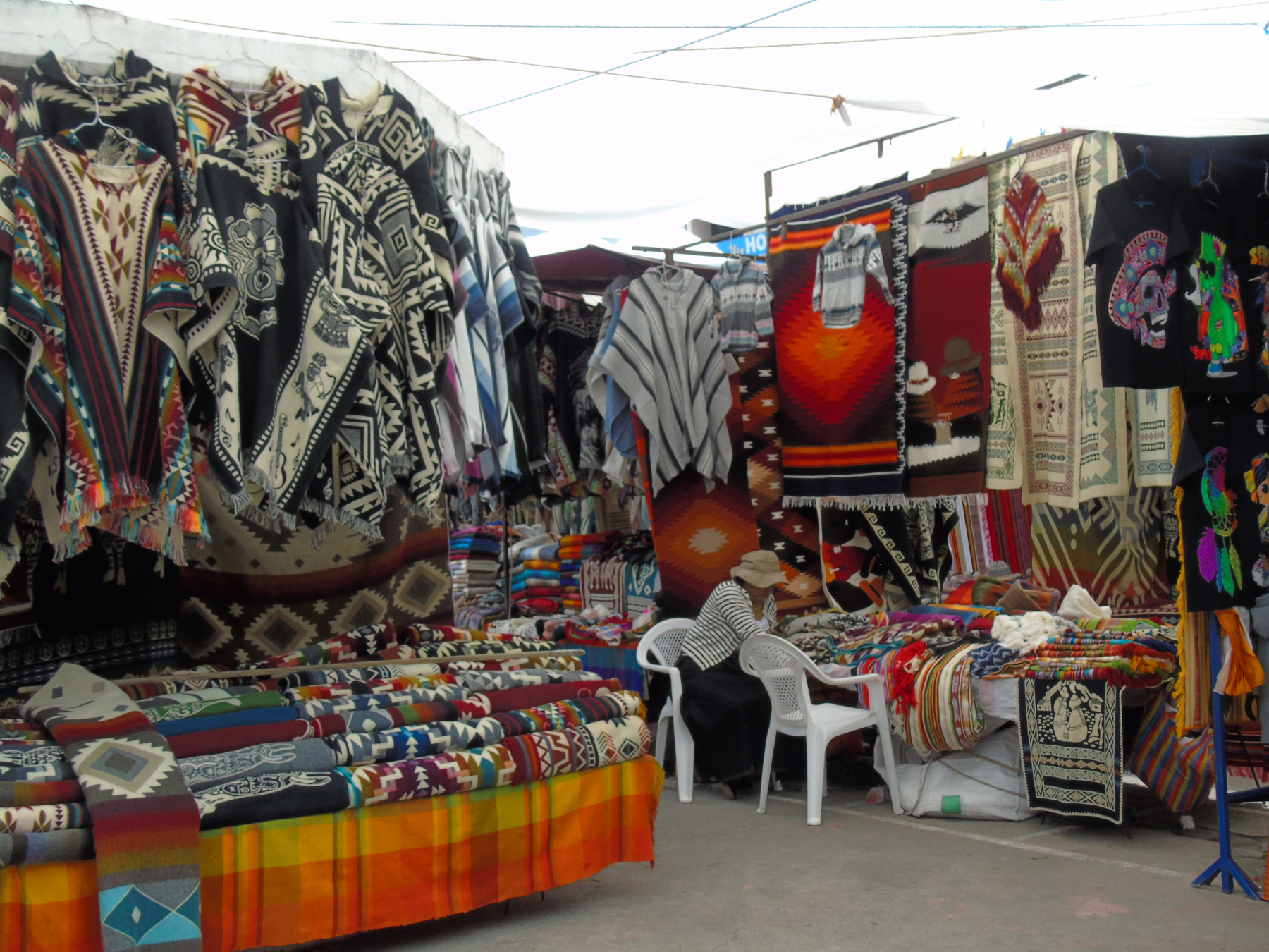 Quito to Otavalo Market & Cuicocha Lagoon Day Tour