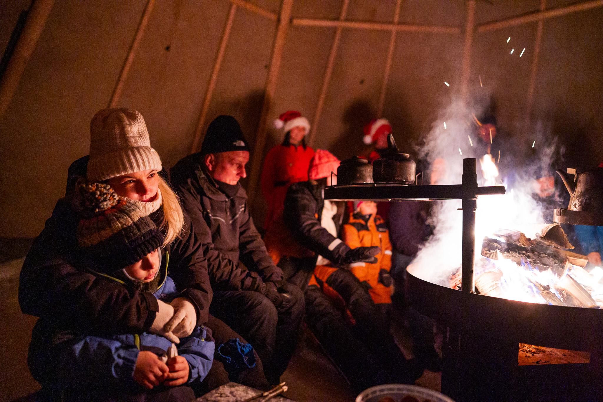 Rovaniemi: Santa Claus & Northern Lights Forest Experience