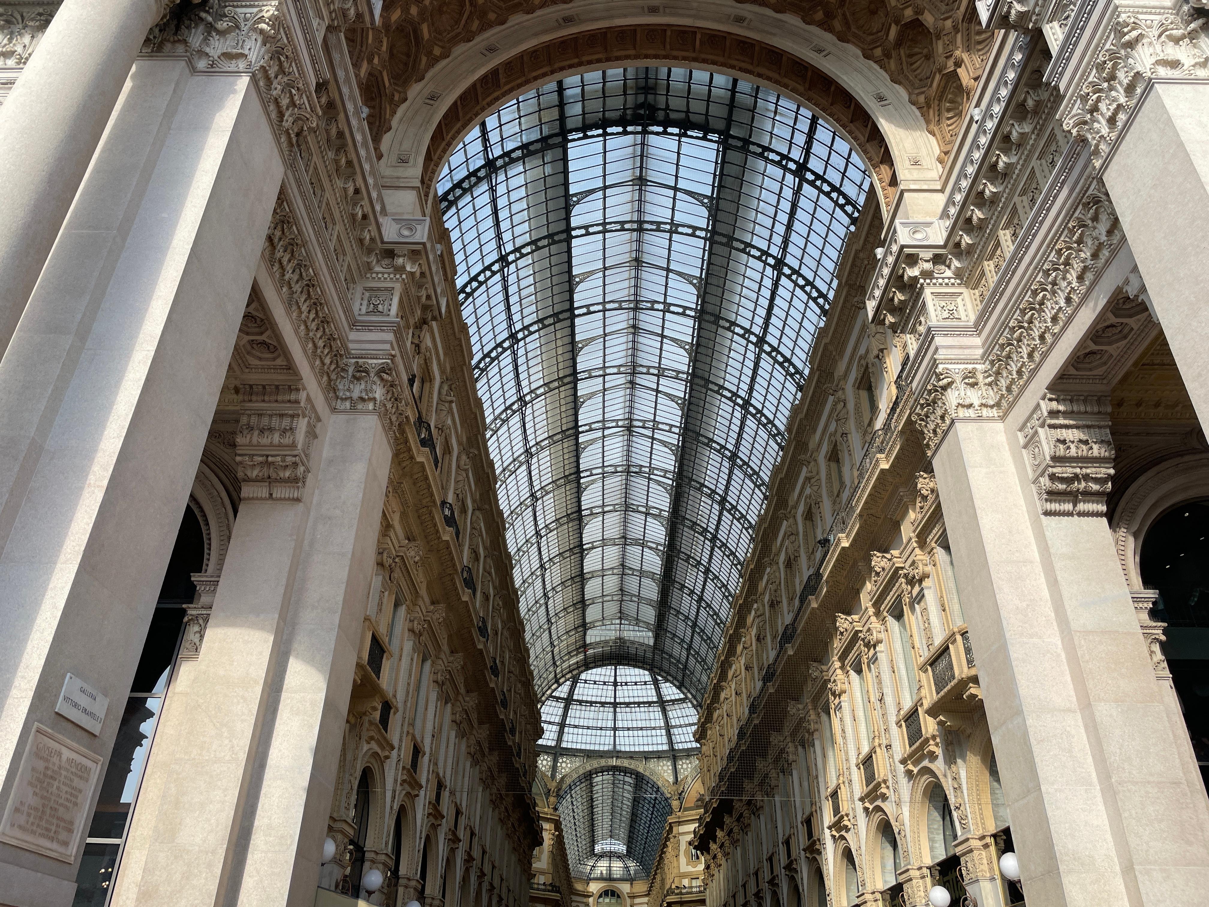 Milan History & Street Food Walk with Wine
