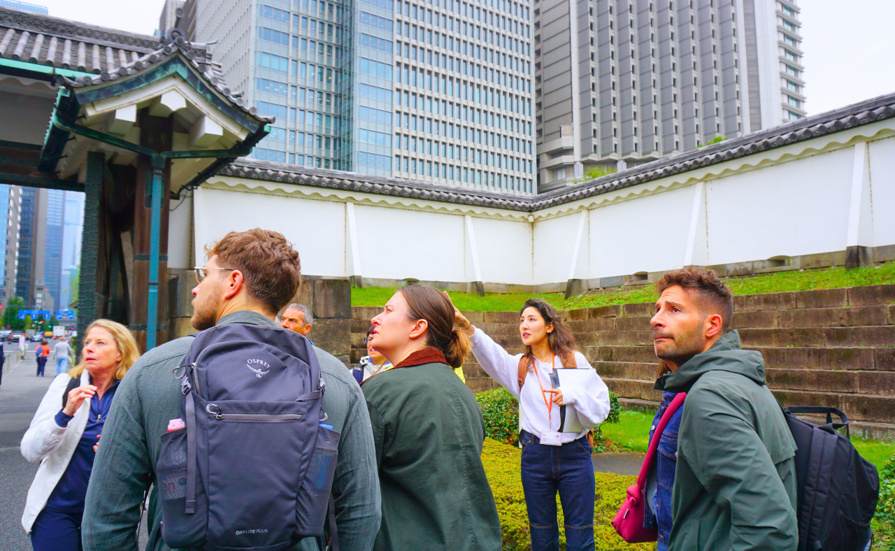 Tokyo Imperial Palace tour — Ōtemon Gate, Ninomaru Garden and castle moat — image 8