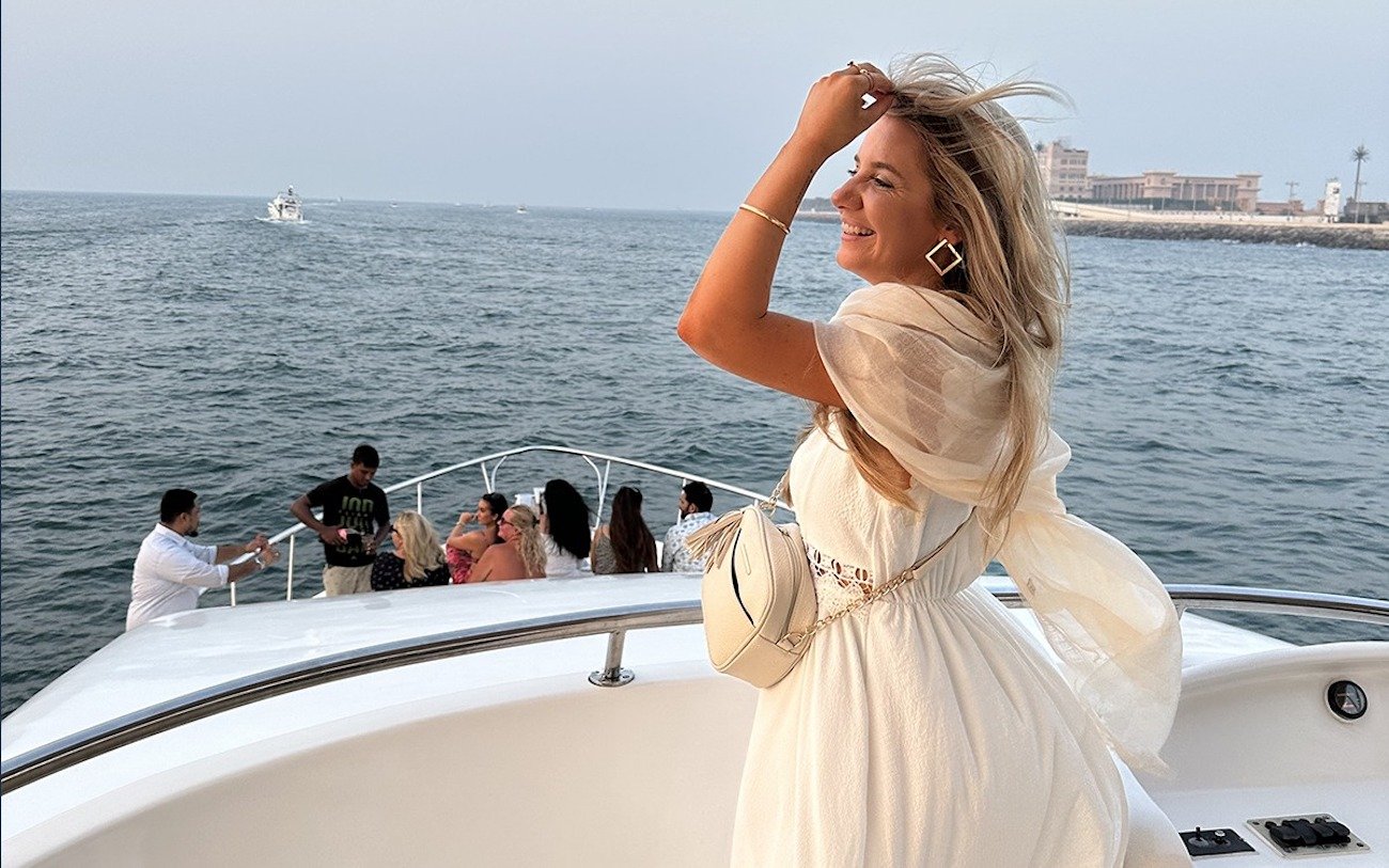 Dubai Sunset Yacht Cruise with Snacks & Drinks