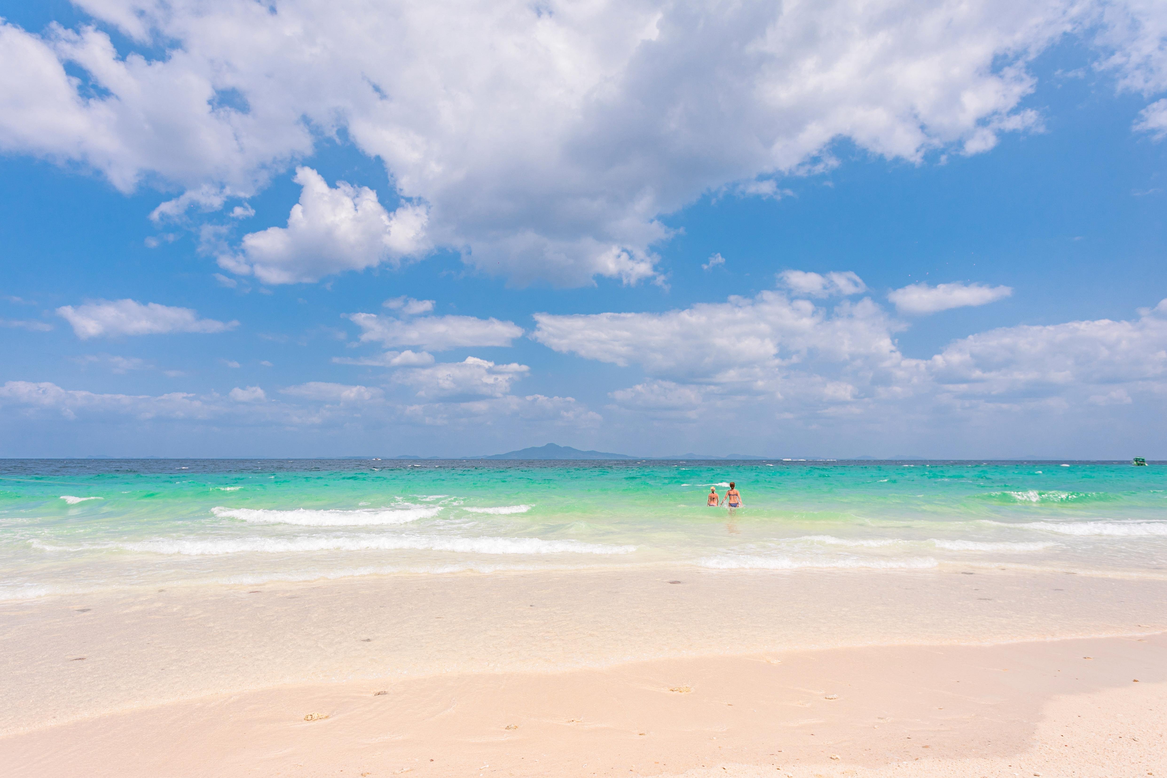 Phuket: Phi Phi, Maya, and James Bond Island Day Cruise
