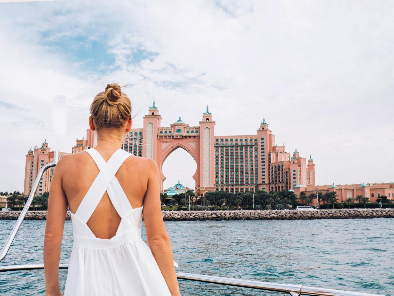 Dubai Sunset Yacht Cruise with Snacks & Drinks