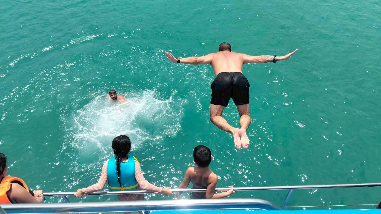 Koh Samui Catamaran Cruise: Pig Island & Koh Tan Snorkeling