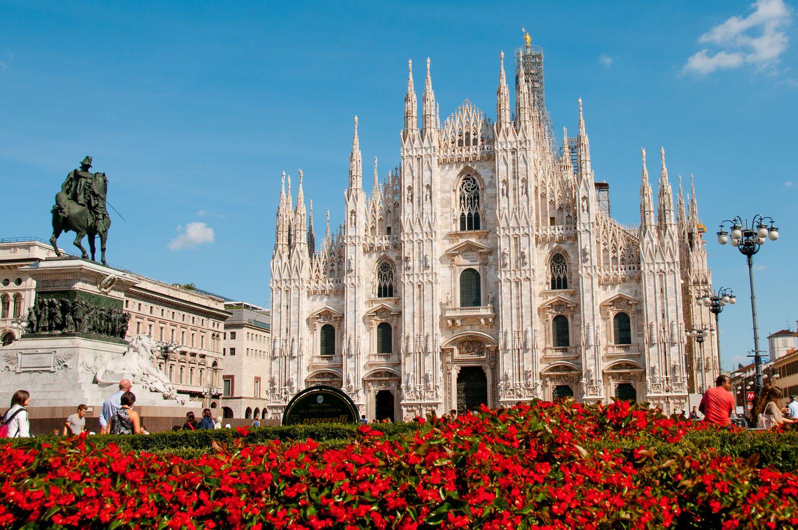 Milan Highlights: Duomo Rooftop, Sforza Castle & Gelato Tour