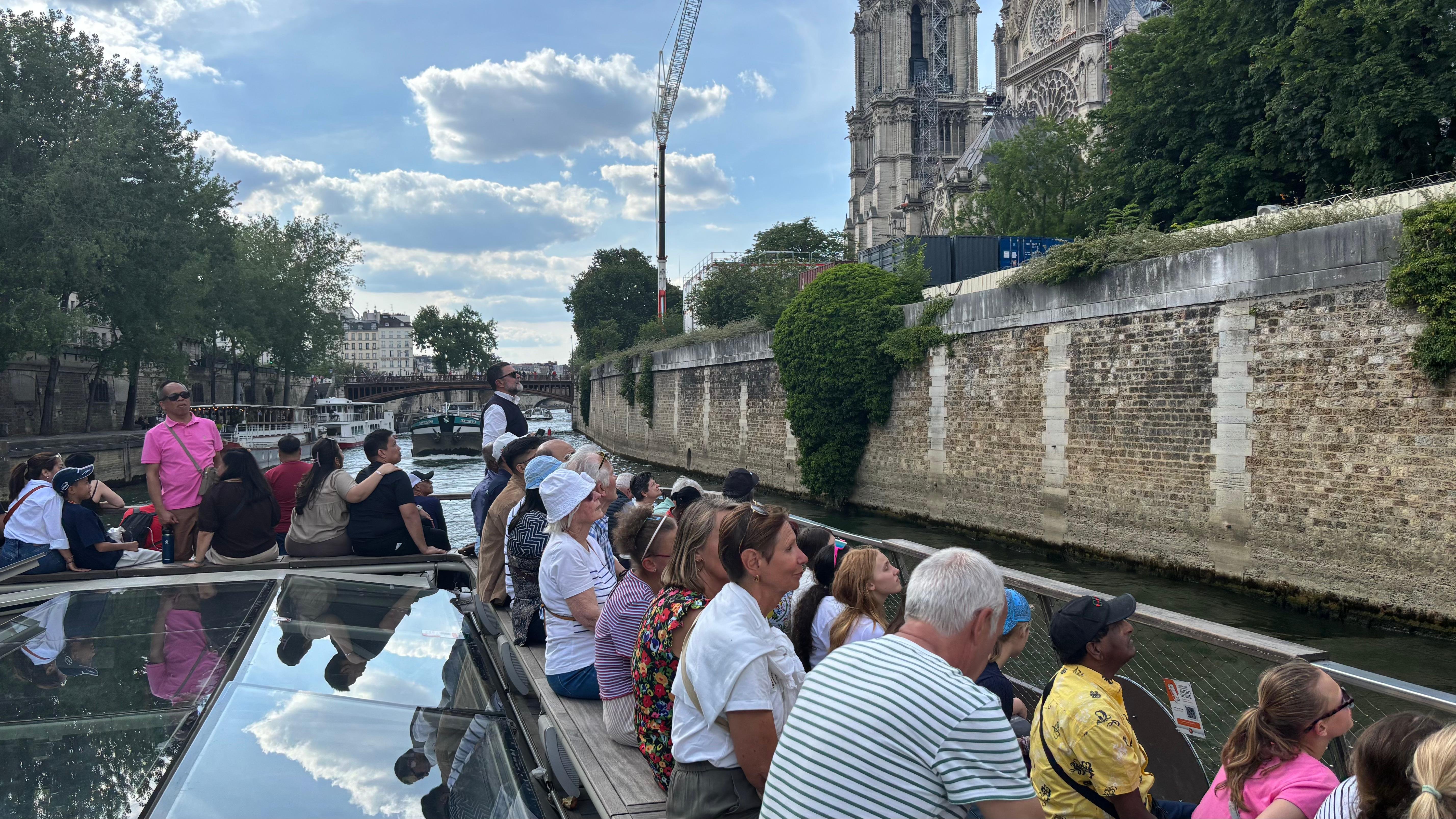 Paris: 1-Hour Seine River Sightseeing Cruise from the Eiffel Tower