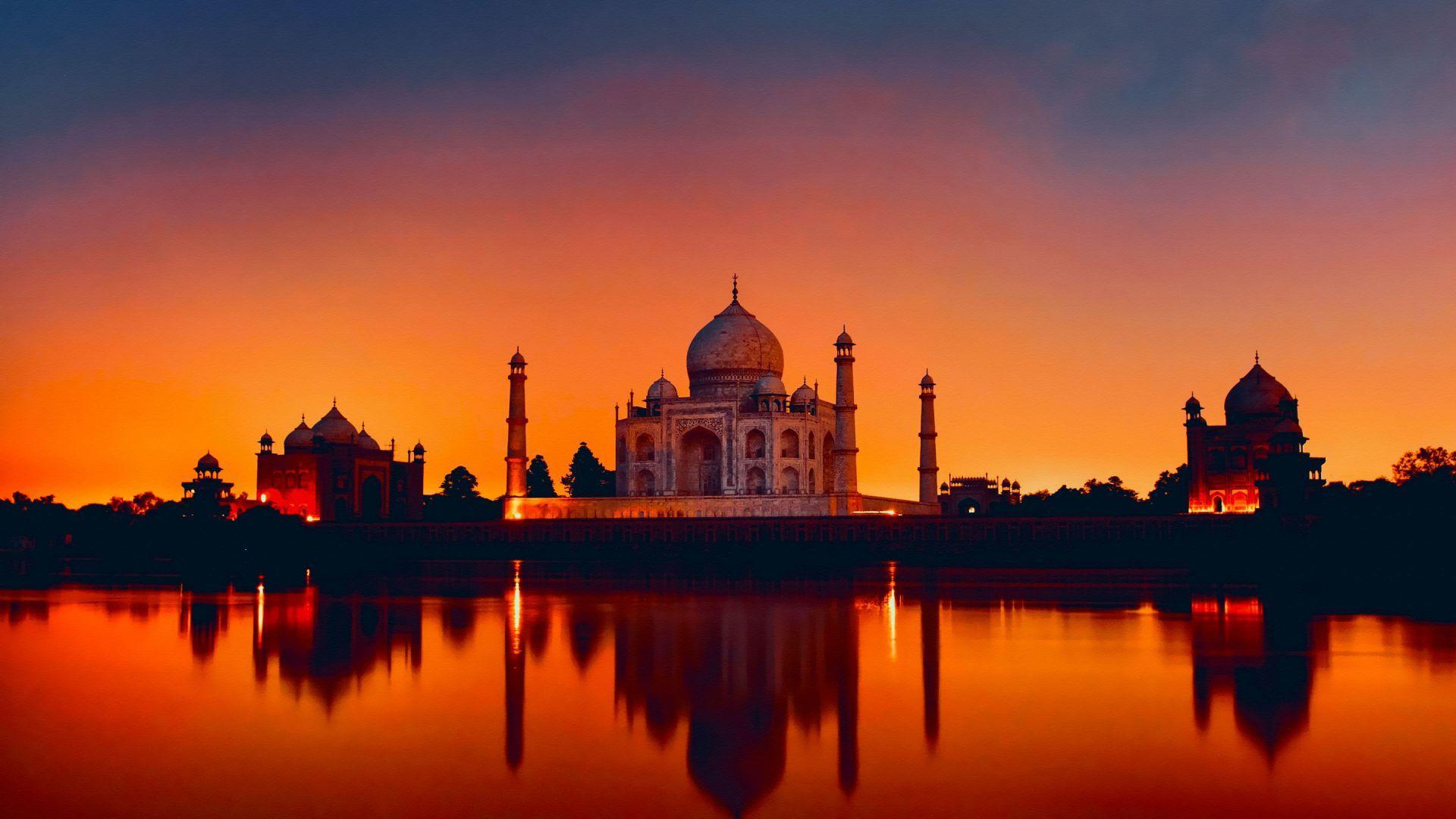 Taj Mahal Sunset Tuk Tuk Tour with Private Guide