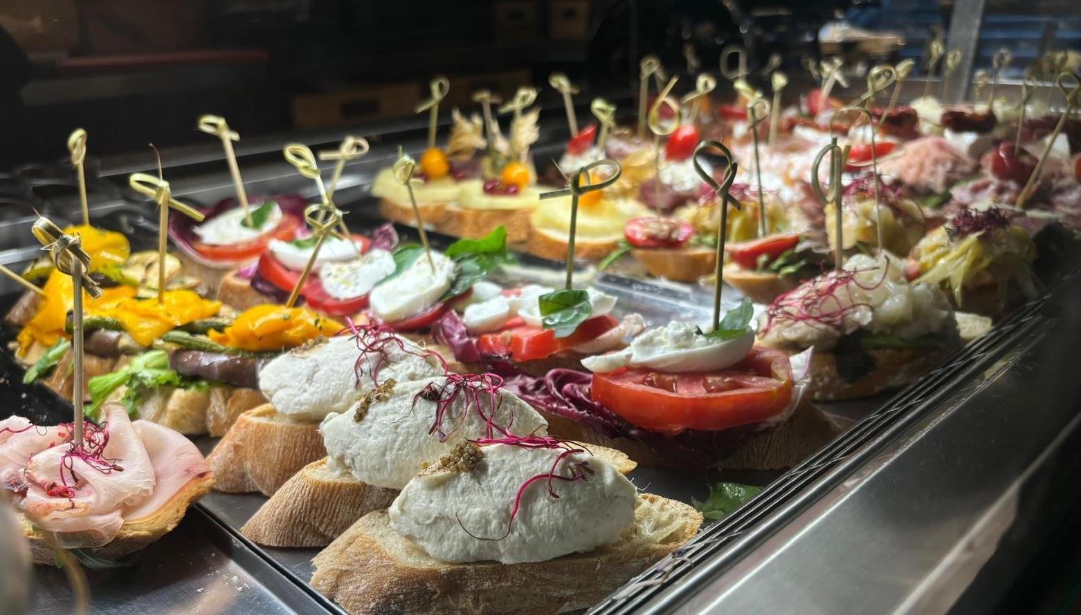 street food tour in Venice — Venice: 10 shades of Cicchetti and Wine