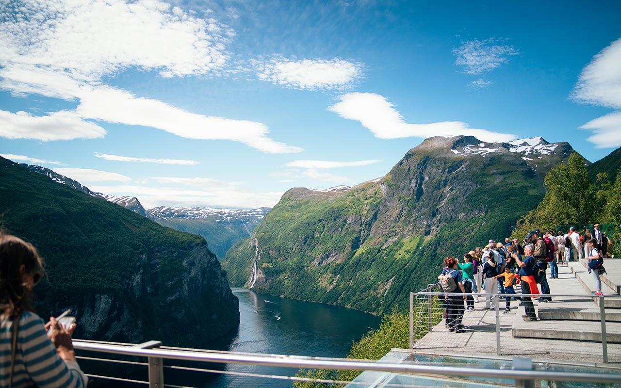 Geiranger Panorama Bus Tour – Fjord & Mountain Highlights