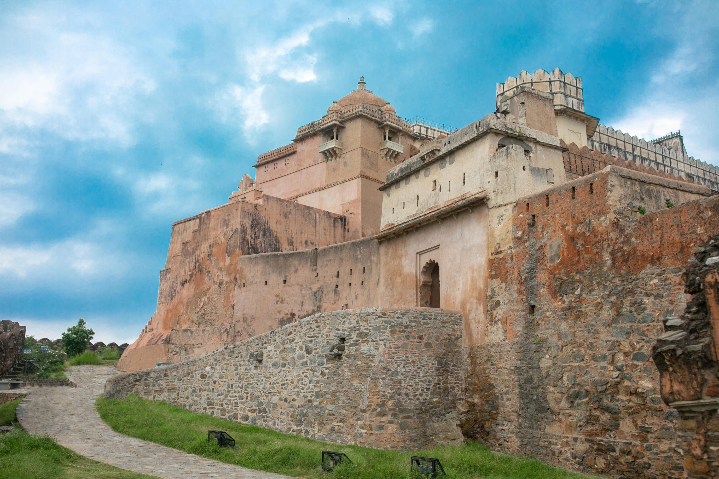 2-Day Private Rajasthan Heritage Tour: Udaipur, Kumbhalgarh & Ranakpur