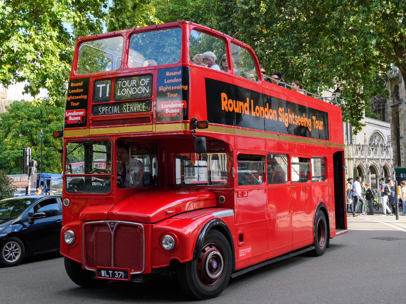 Live-Guided Vintage Bus Tour of London's Landmarks