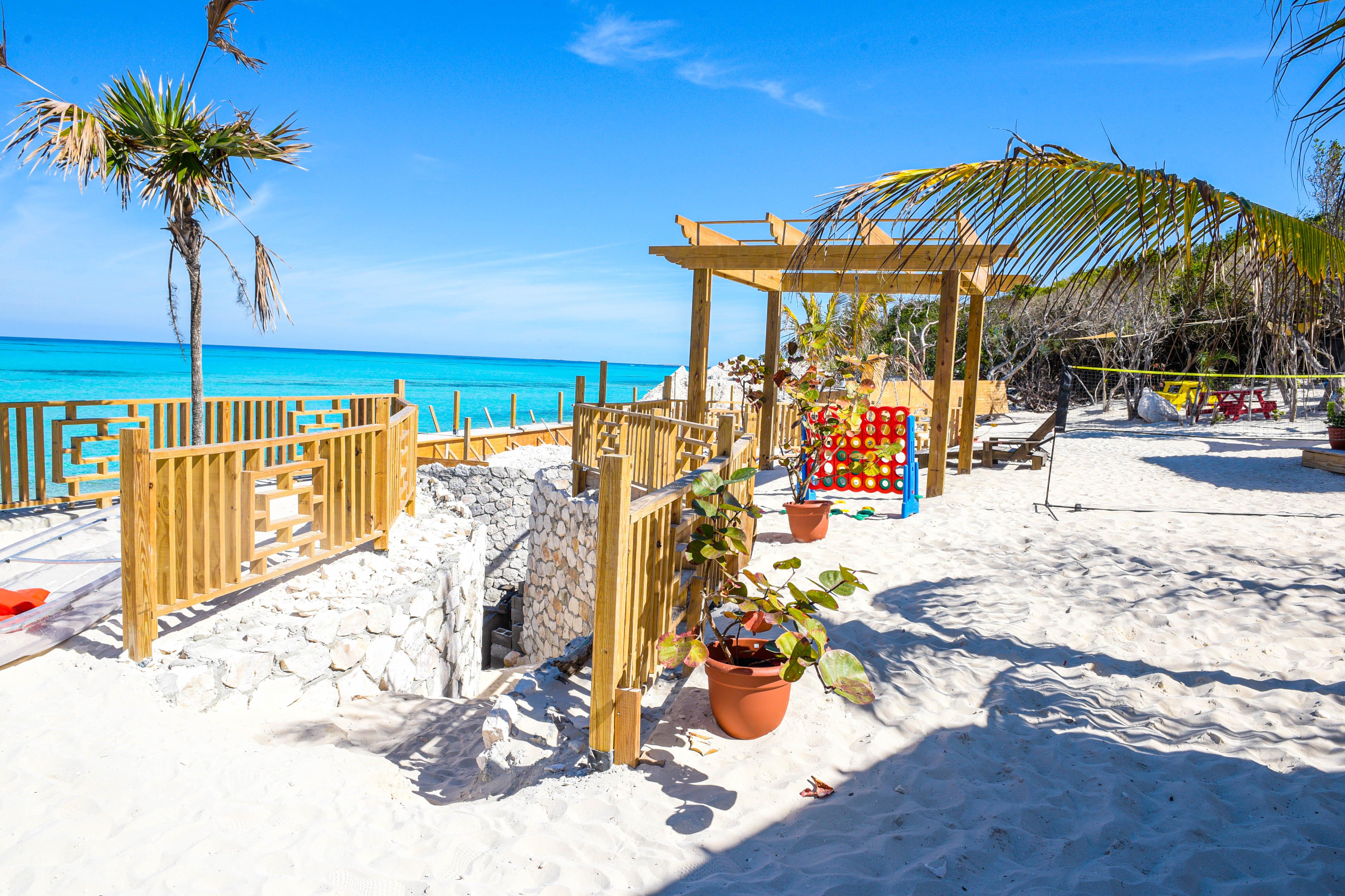 Nassau 3-Island Speedboat Adventure: Pigs, Turtles & Snorkeling