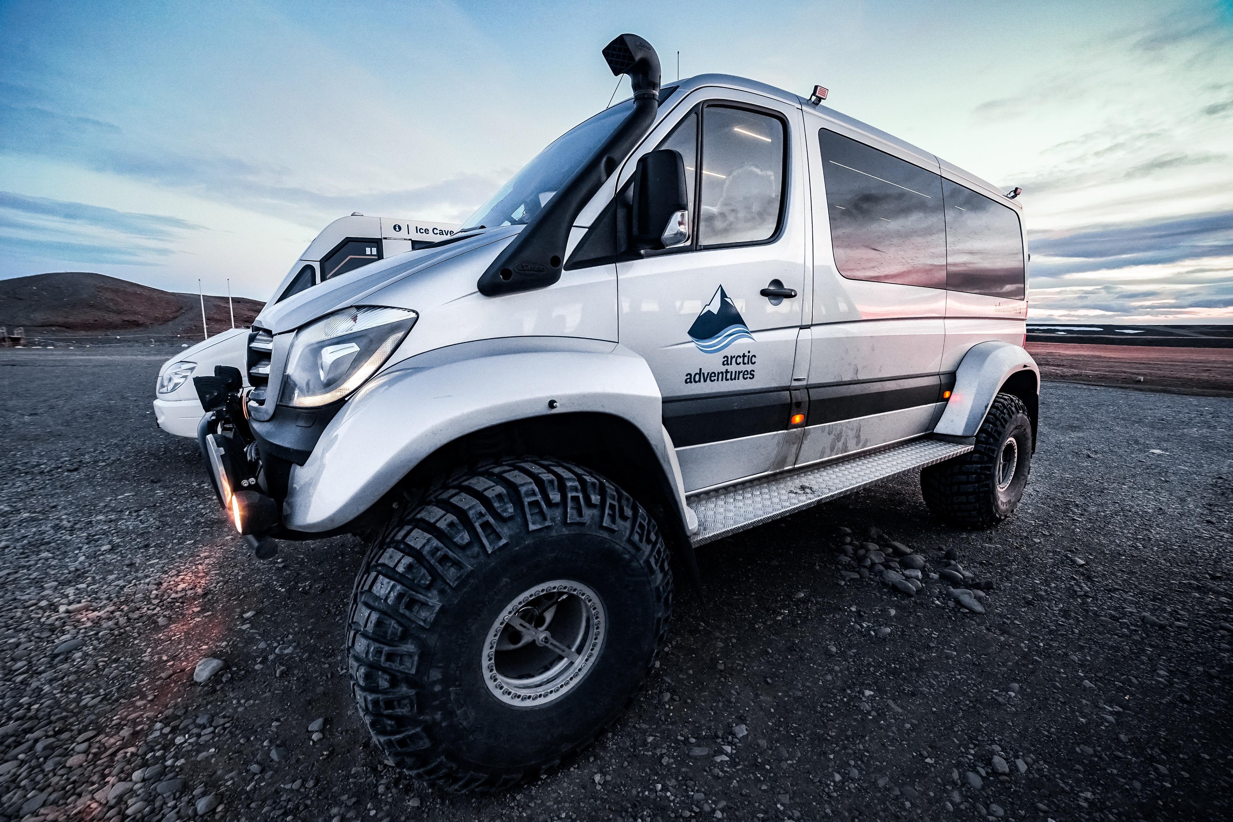 Jökulsárlón: Crystal Ice Cave Super Jeep Tour