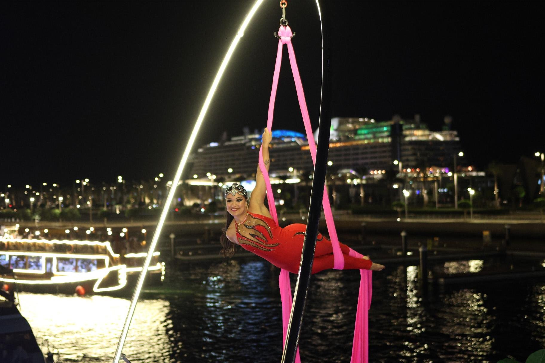 Dubai Mega Yacht Dinner Cruise with Buffet