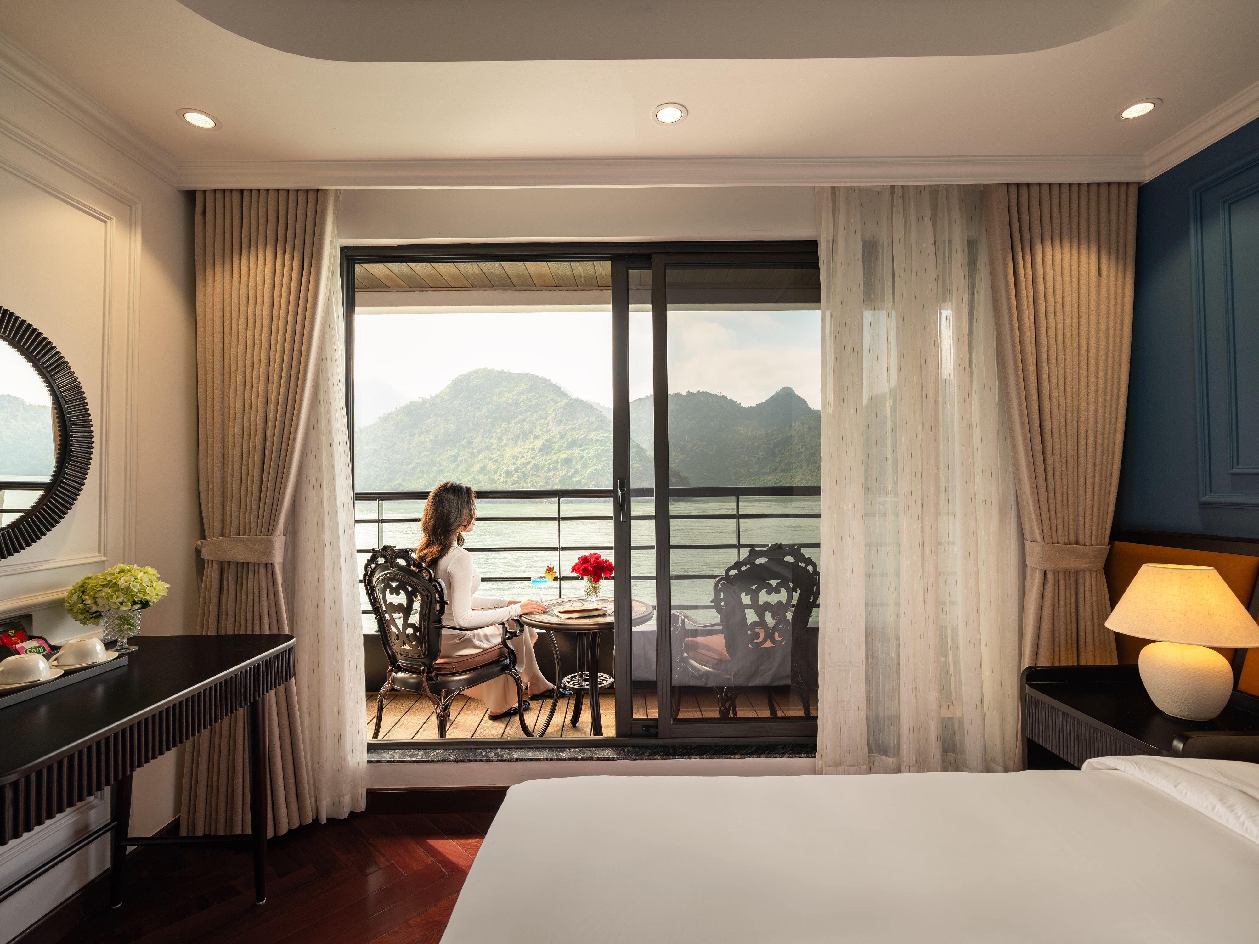 2-Day Lan Ha & Ha Long Bay Luxury Cruise with Free Hanoi Transfer