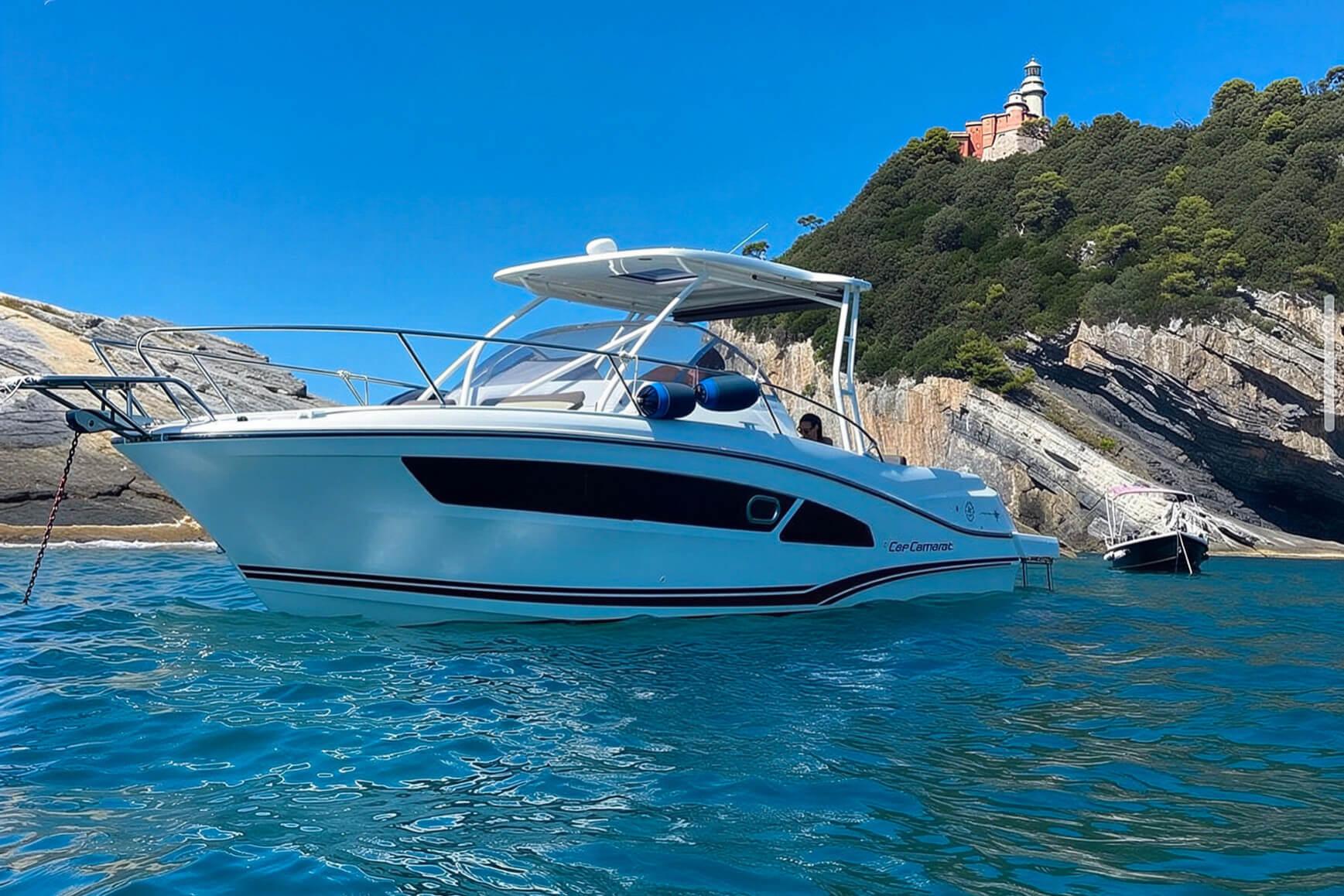 Cinque Terre Private Boat Tour with Lunch from La Spezia