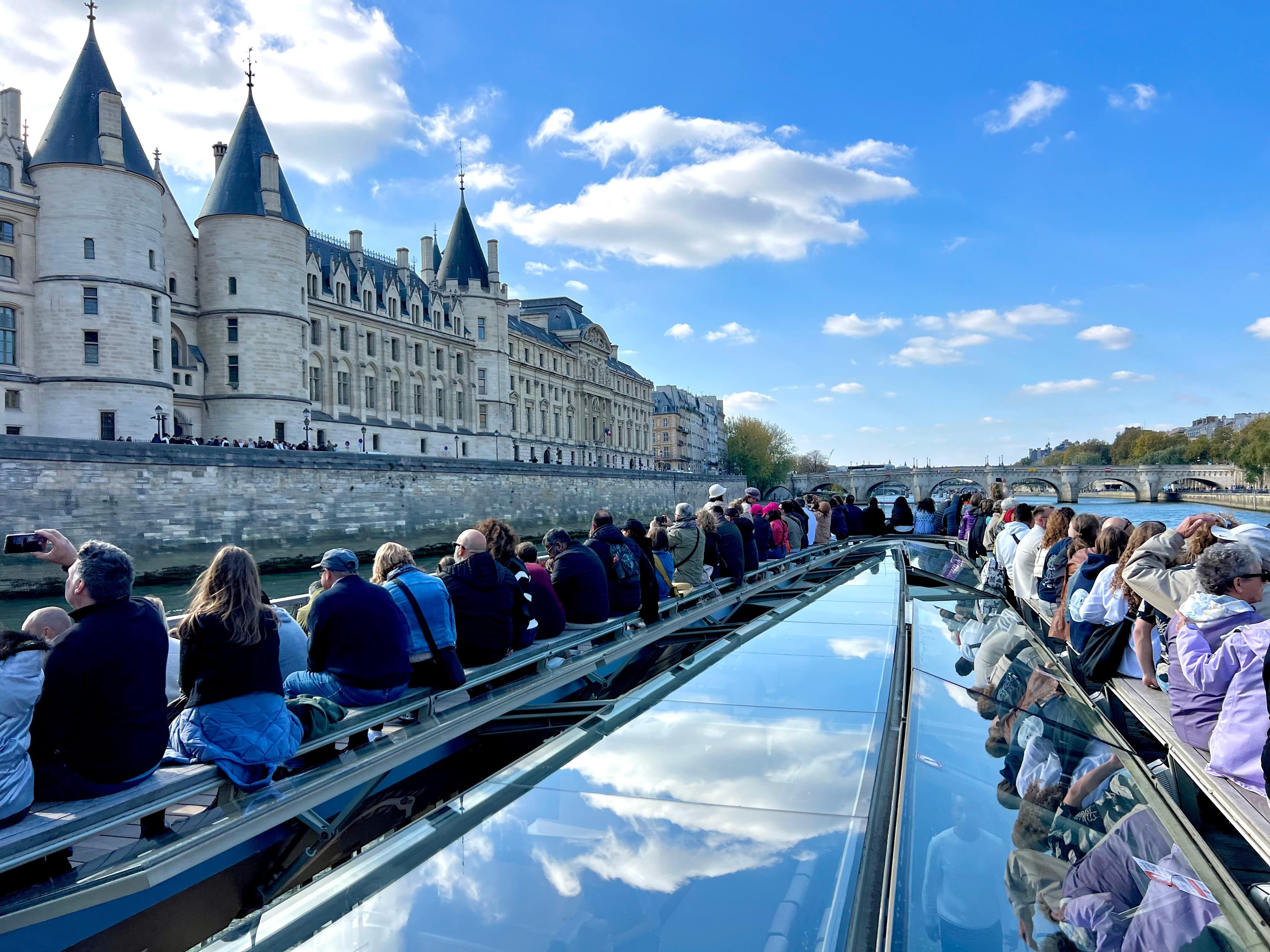 Paris: Eiffel Tower Seine Cruise & Crêpe Tasting
