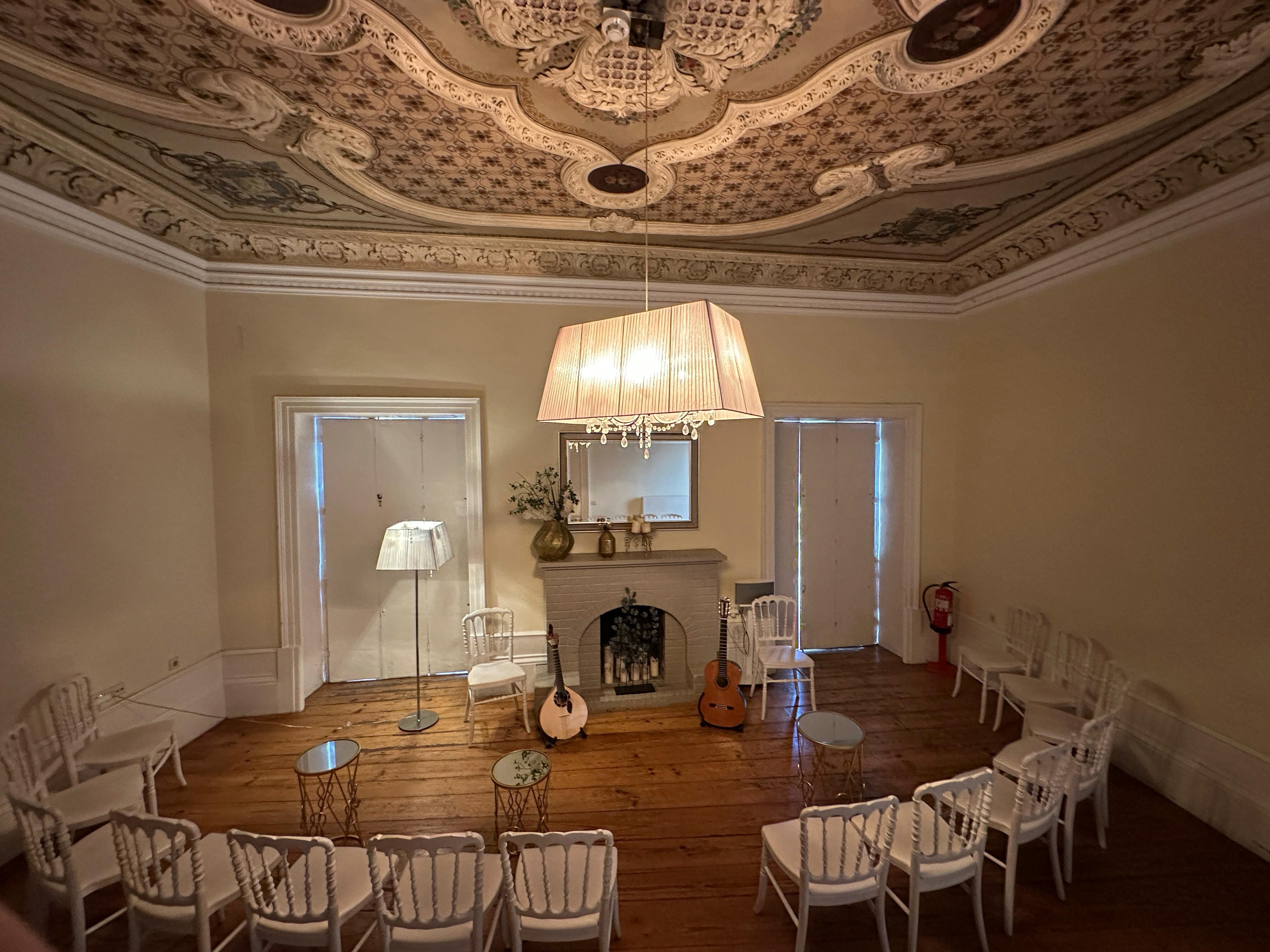 Porto fado show, fado house interior and Portuguese guitar — image 9