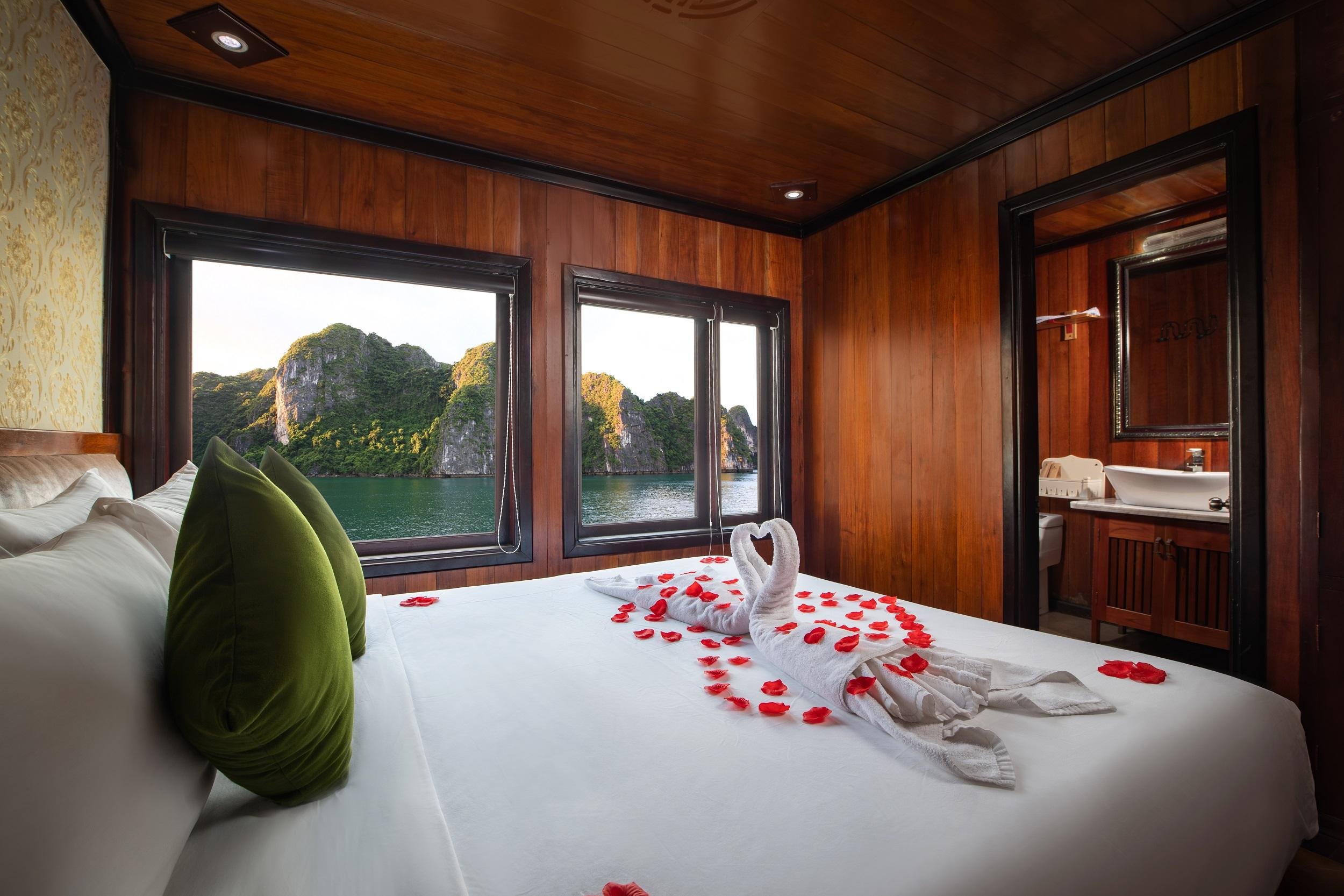 Hanoi: 3-Day Ha Long & Bai Tu Long Bay Cruise